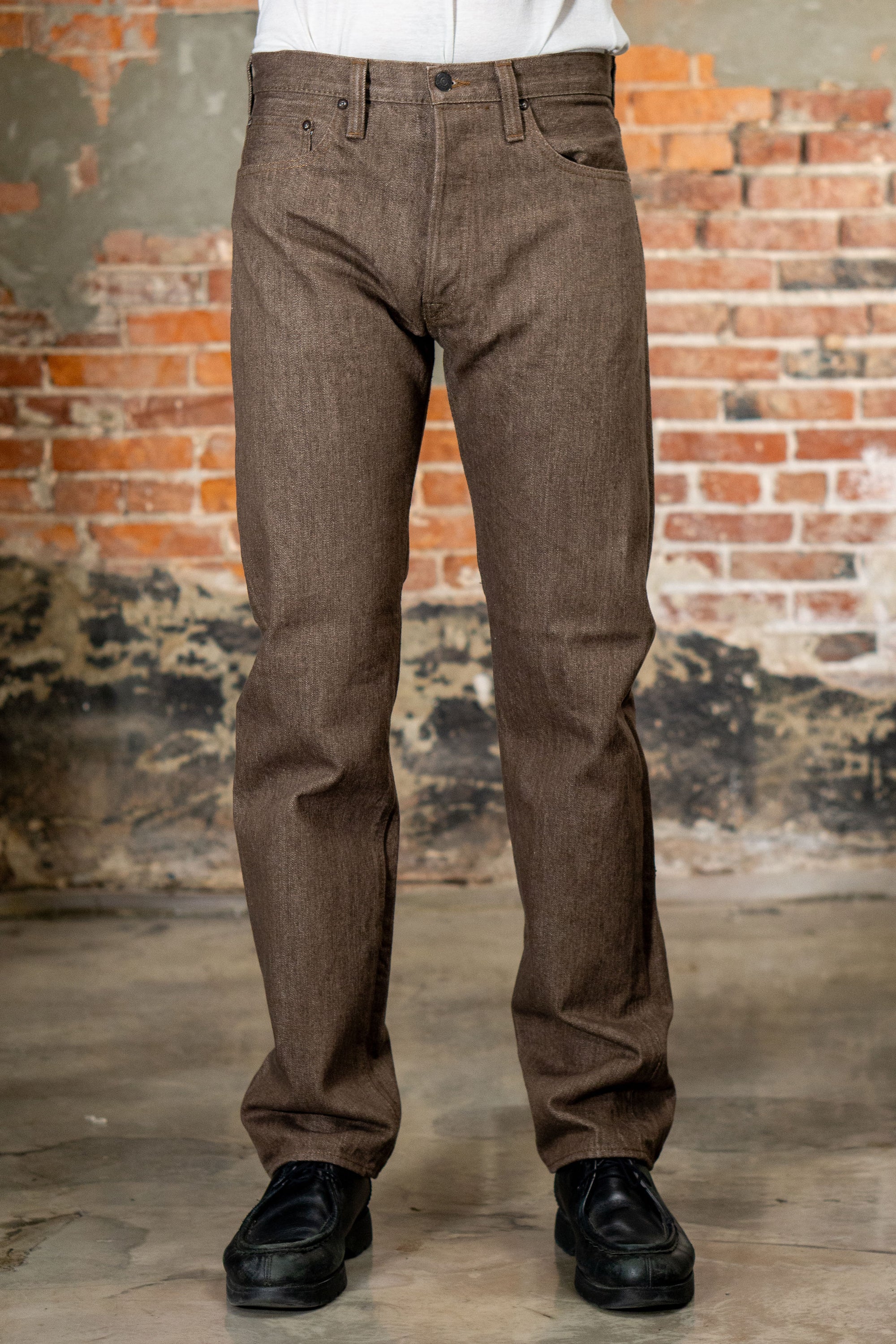 Pure Blue Japan BR-14oz-003 Regular Straight - 14oz Brown x White. on model front profile