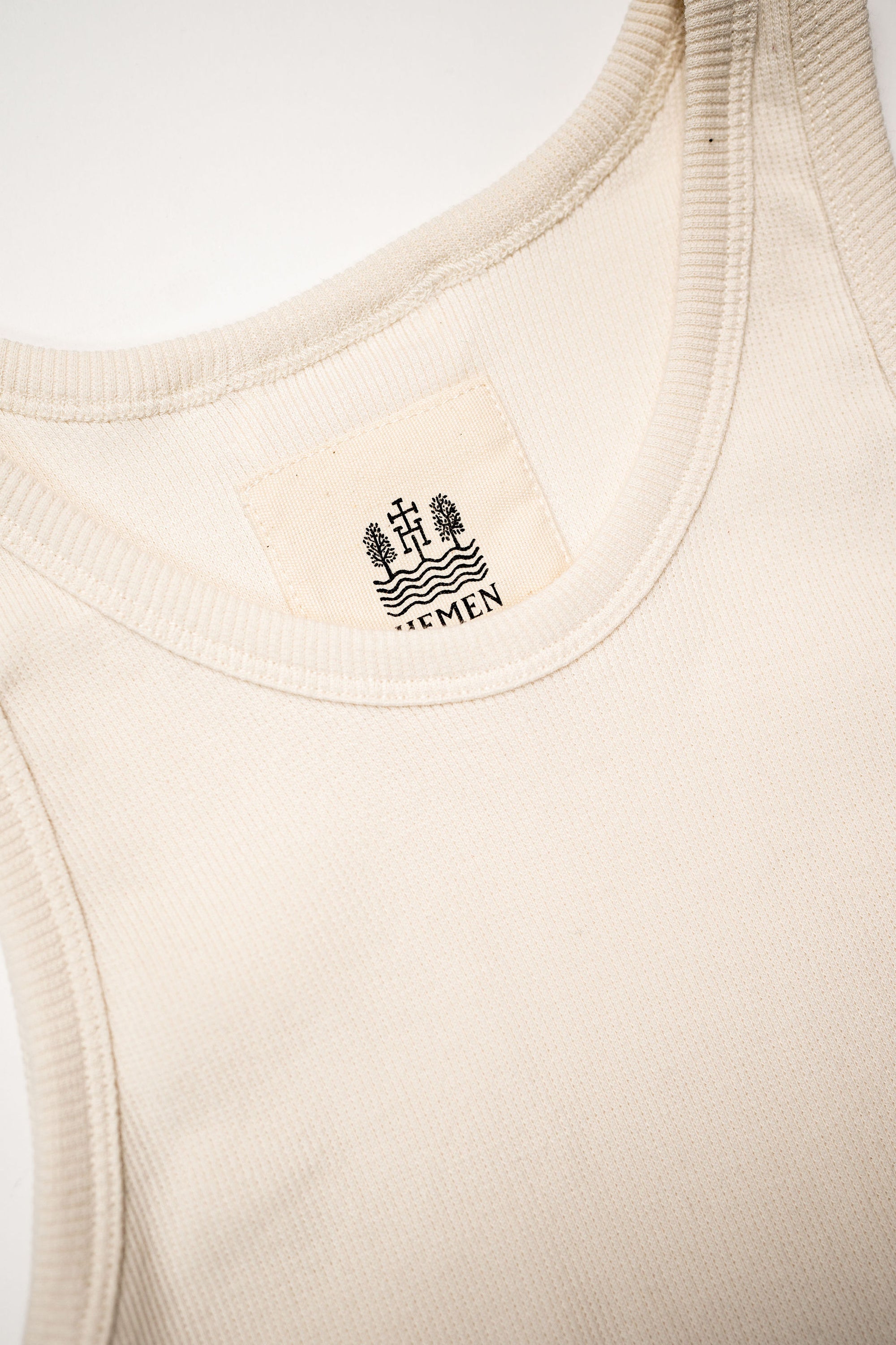 Hemen Biarritz Tank Top Gari - Stone. close up of collar