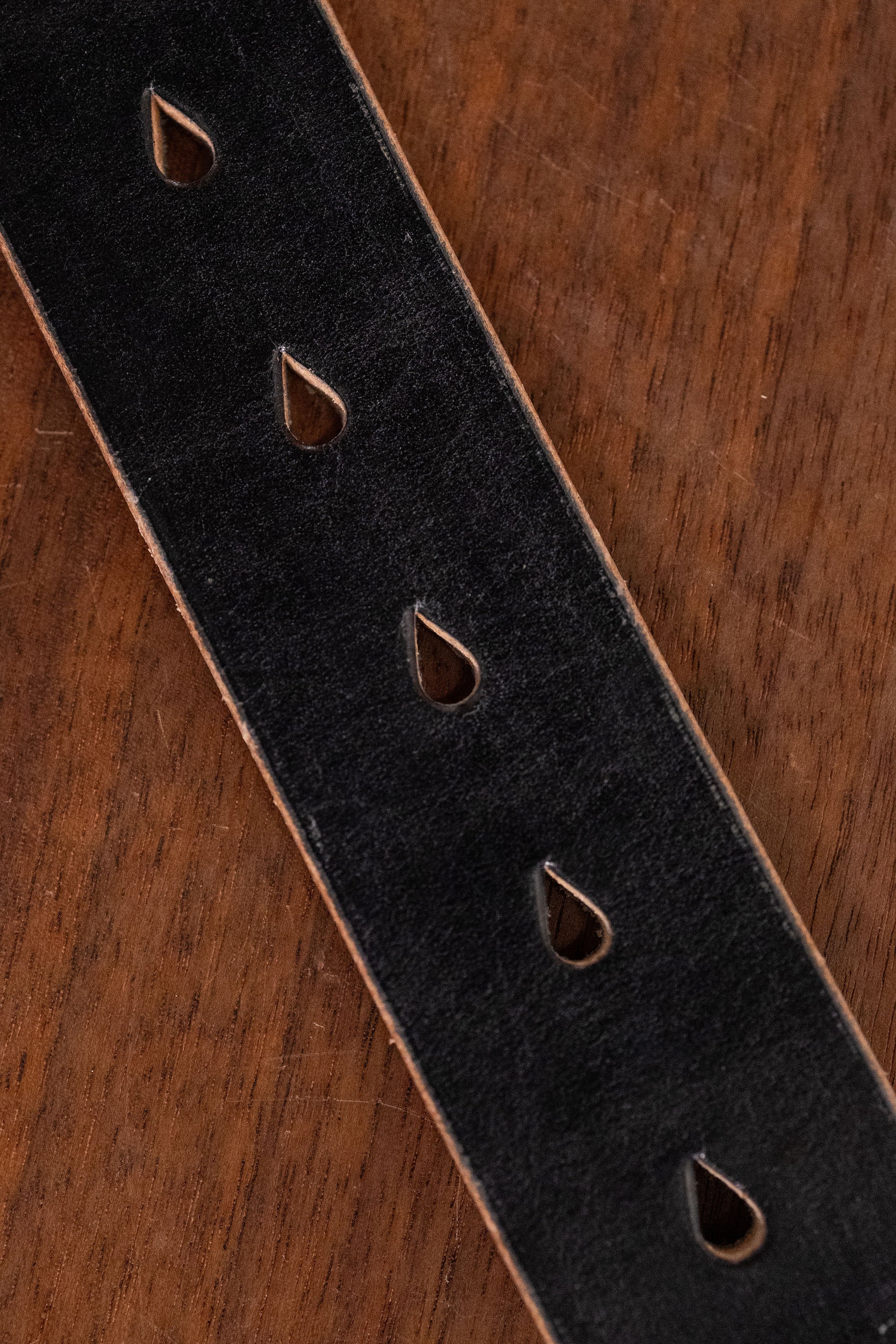 Hollows Leather Trail Belt - Black English Bridle Brass Buckle