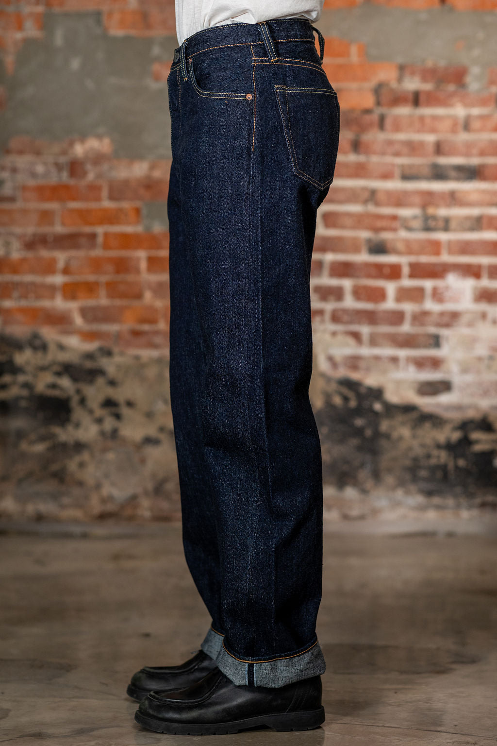 Pure Blue Japan XX-002 Piped Straight - Indigo. on model side proile