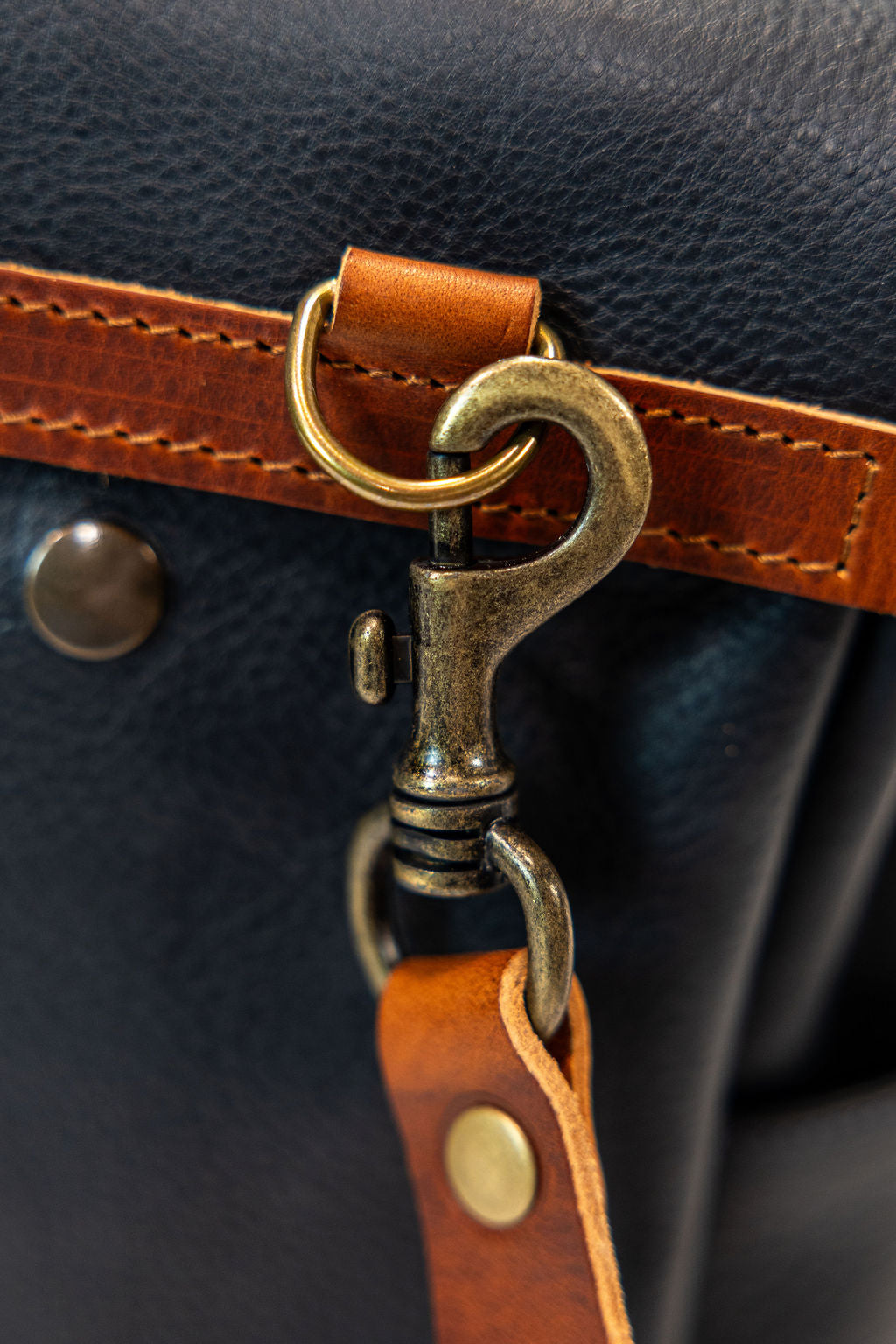 Bleu de Chauffe Postman Bag Eclair M - Navy Blue