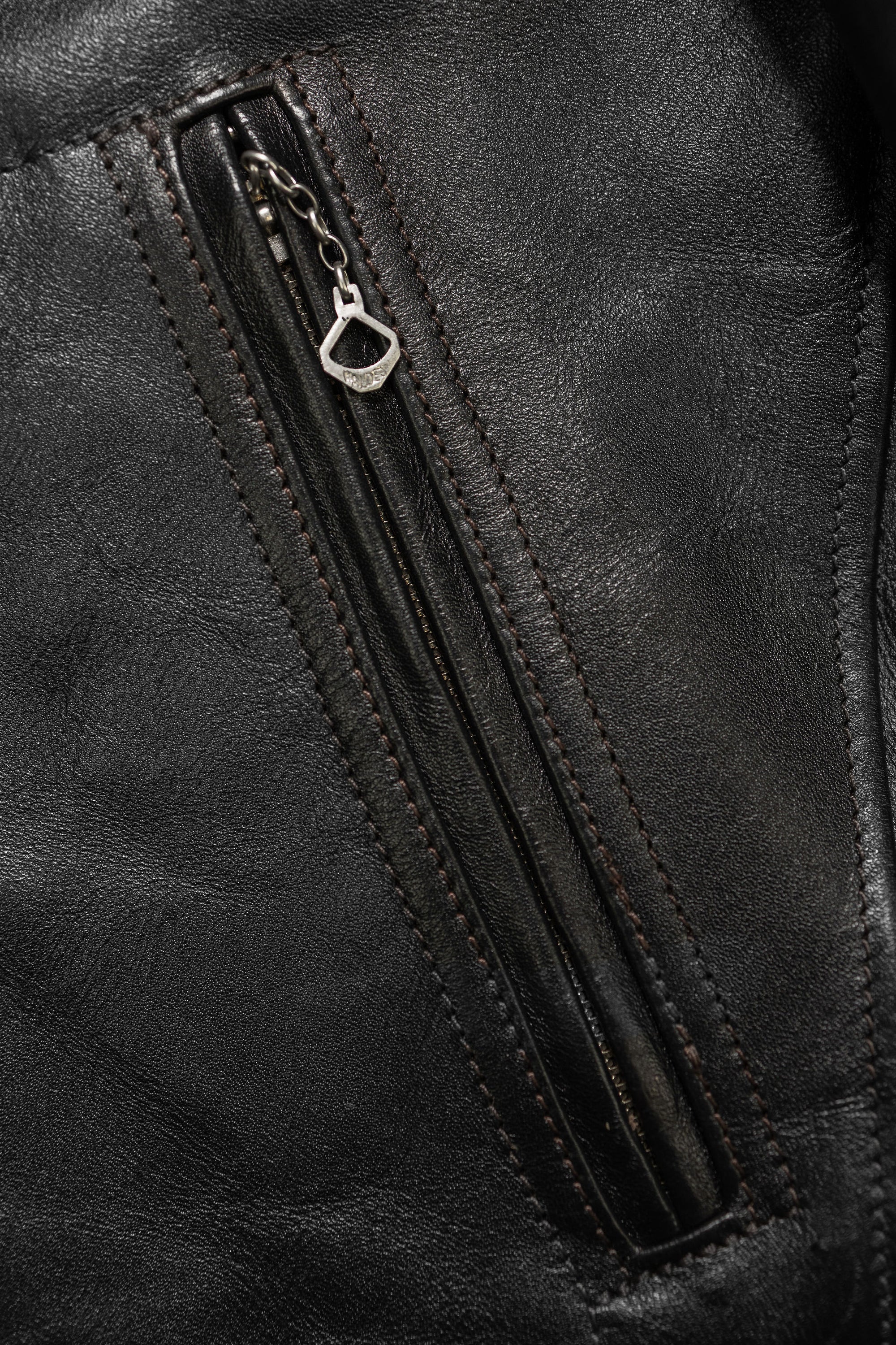 Double Helix Hugging The Curve - Black Teacore Horsehide - Front pocket detail