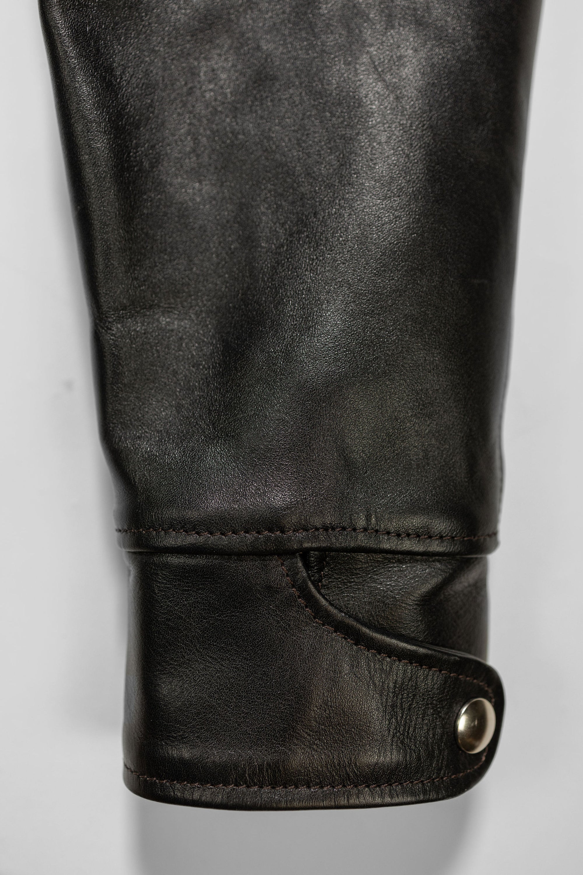 Double Helix Hugging The Curve - Black Teacore Horsehide - Cuff details