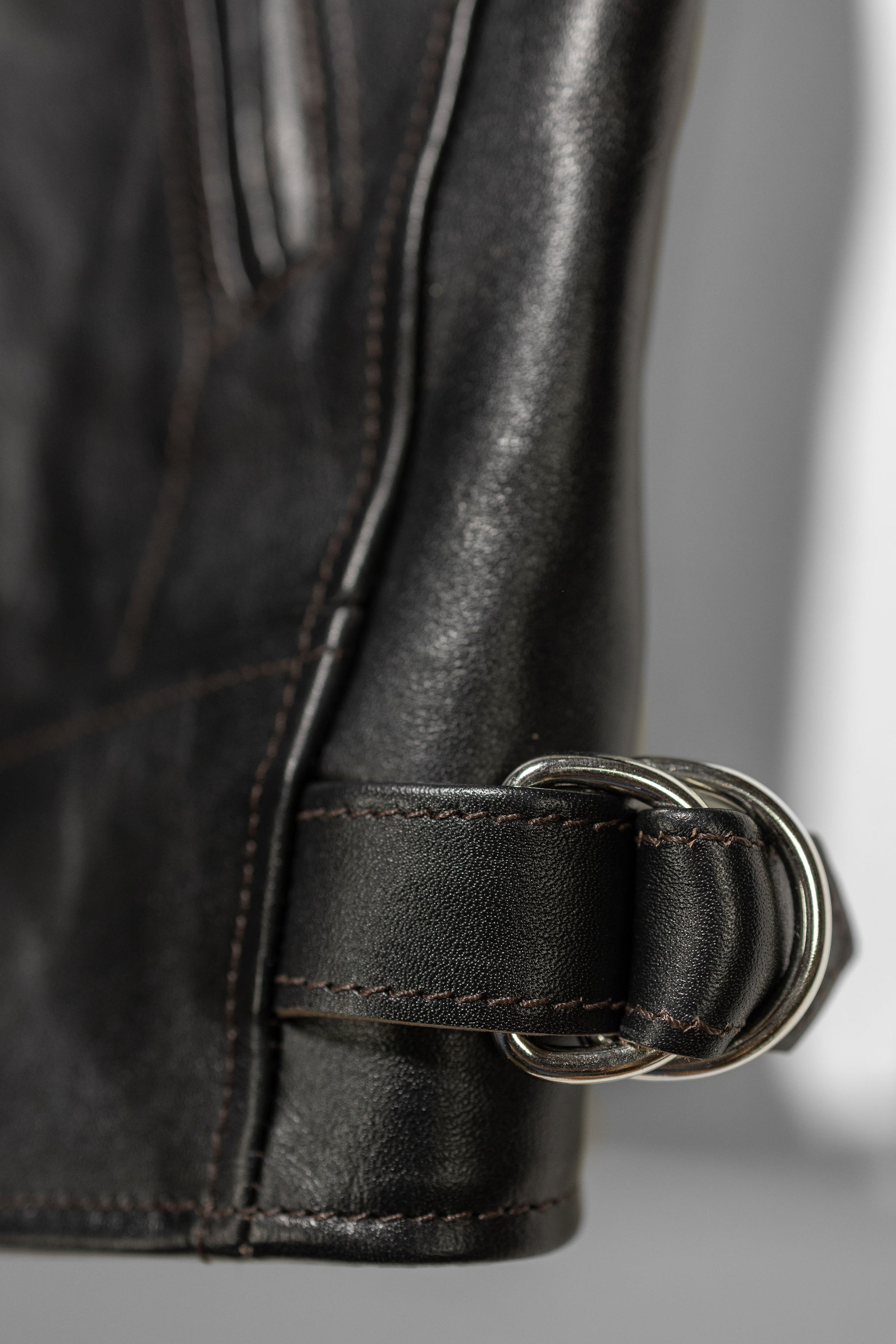 Double Helix Hugging The Curve - Black Teacore Horsehide - Waist adjuster detail