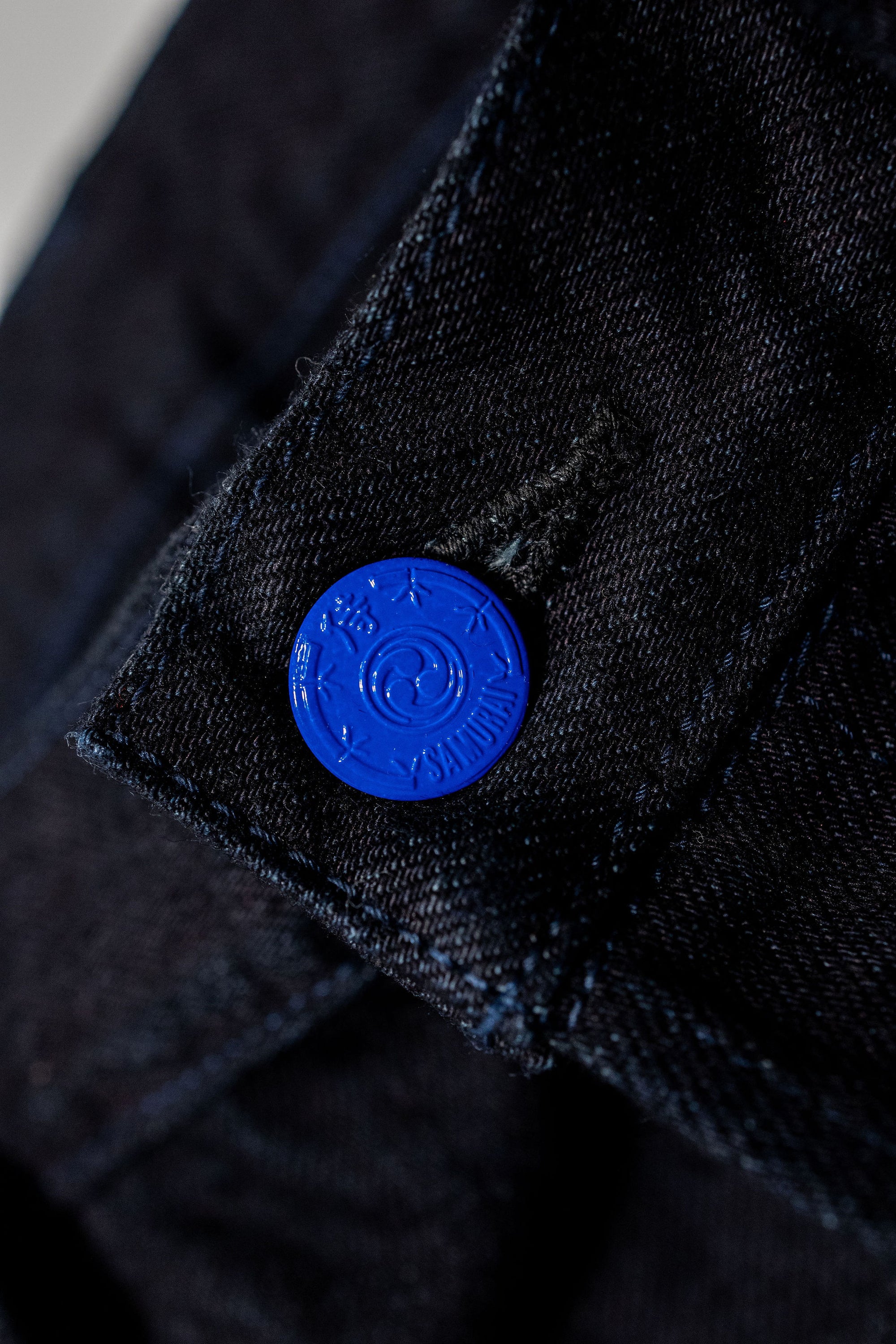 Samurai S0510XX-BOB Aoki Tachikage Regular Straight - 15oz Black-on-Blue Denim - Button Detail