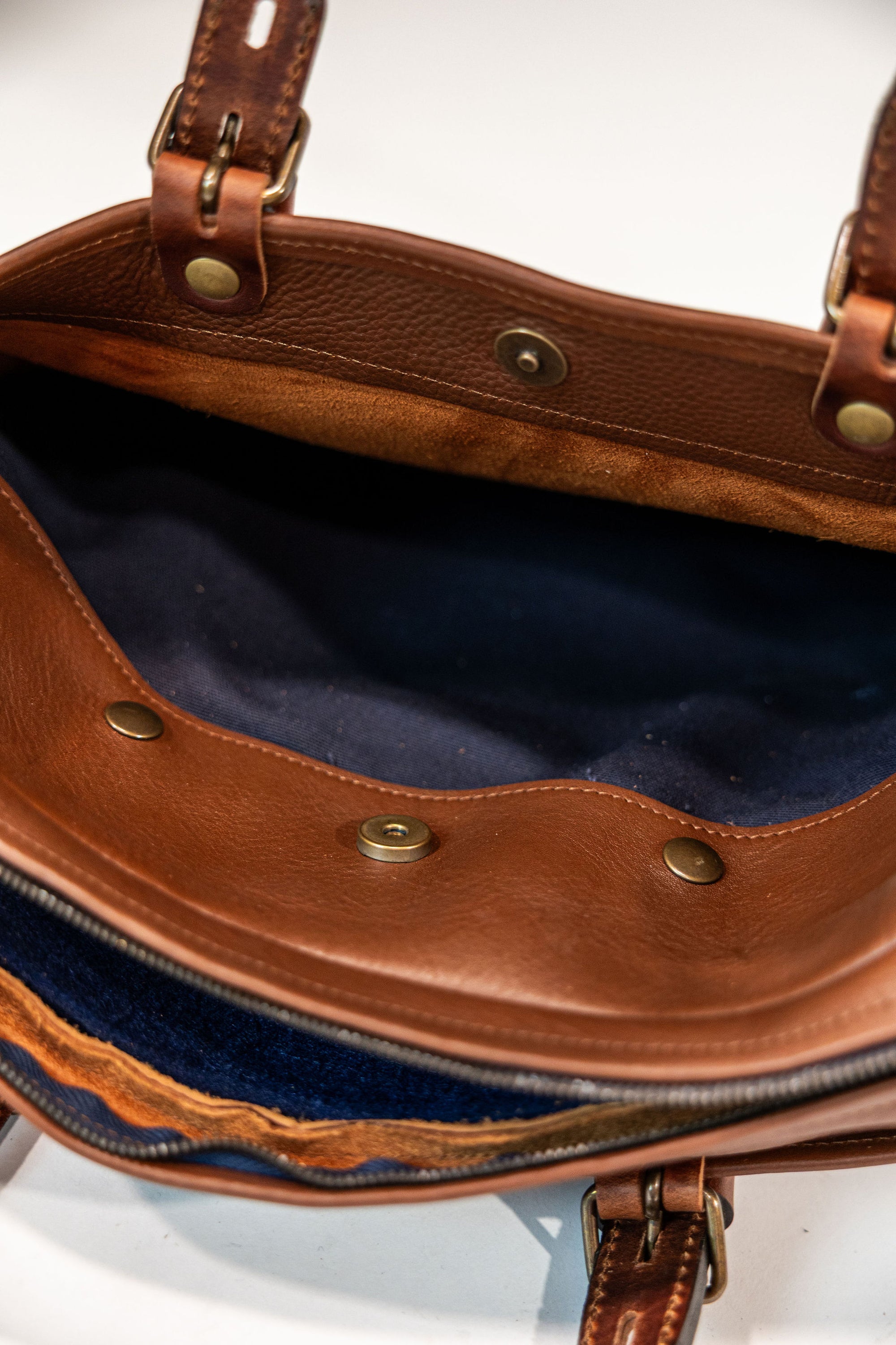 Bleu de Chauffe Folder Business Bag - Amber Brown. close up of inside of the bag