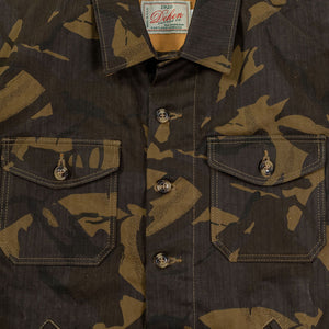 Dehen 1920 Waxed Cotton Crissman - Darkwood Camo Dry Waxed Cotton. close up of front button detail