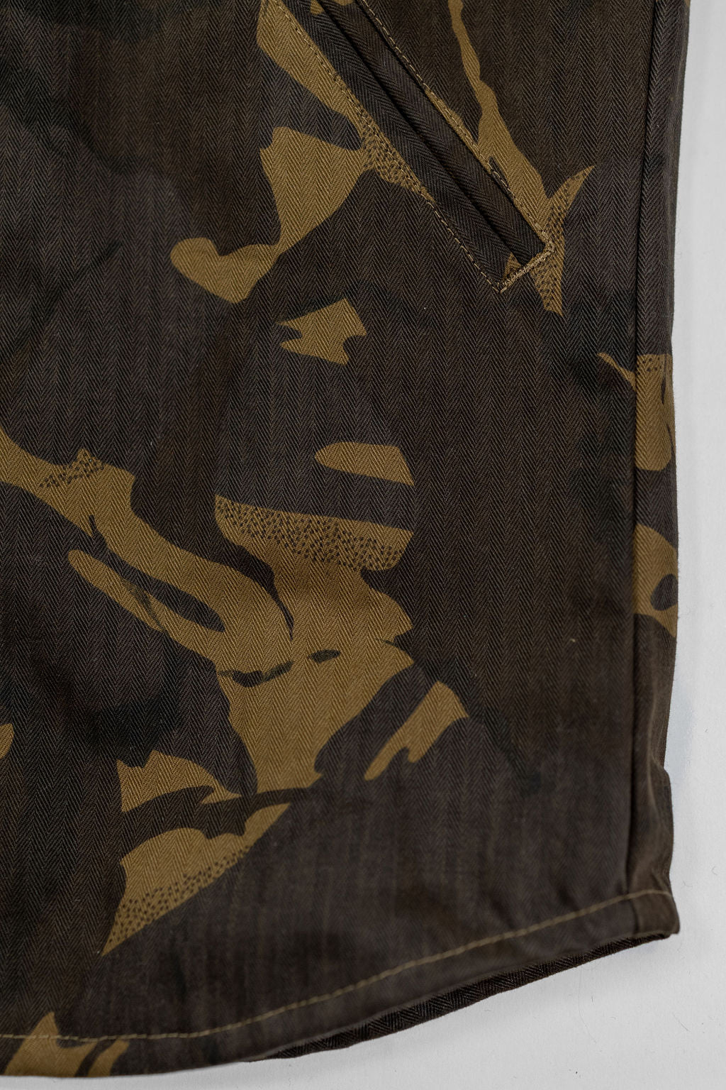 Dehen 1920 Waxed Cotton Crissman - Darkwood Camo Dry Waxed Cotton. close up of print detail