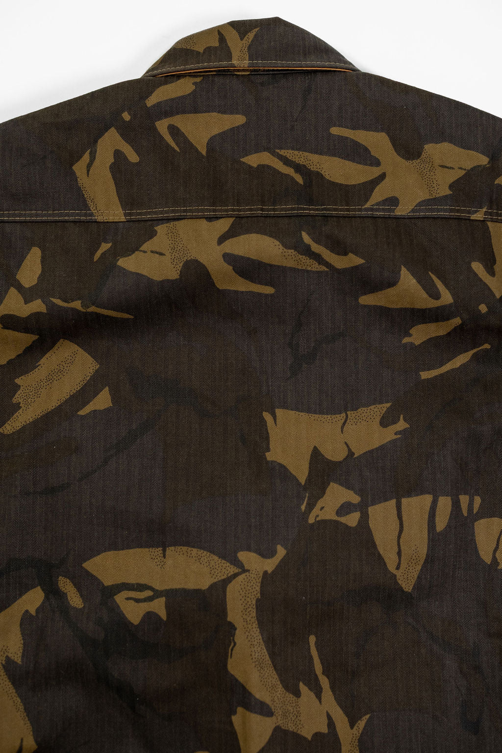 Dehen 1920 Waxed Cotton Crissman - Darkwood Camo Dry Waxed Cotton. close up of top back detail
