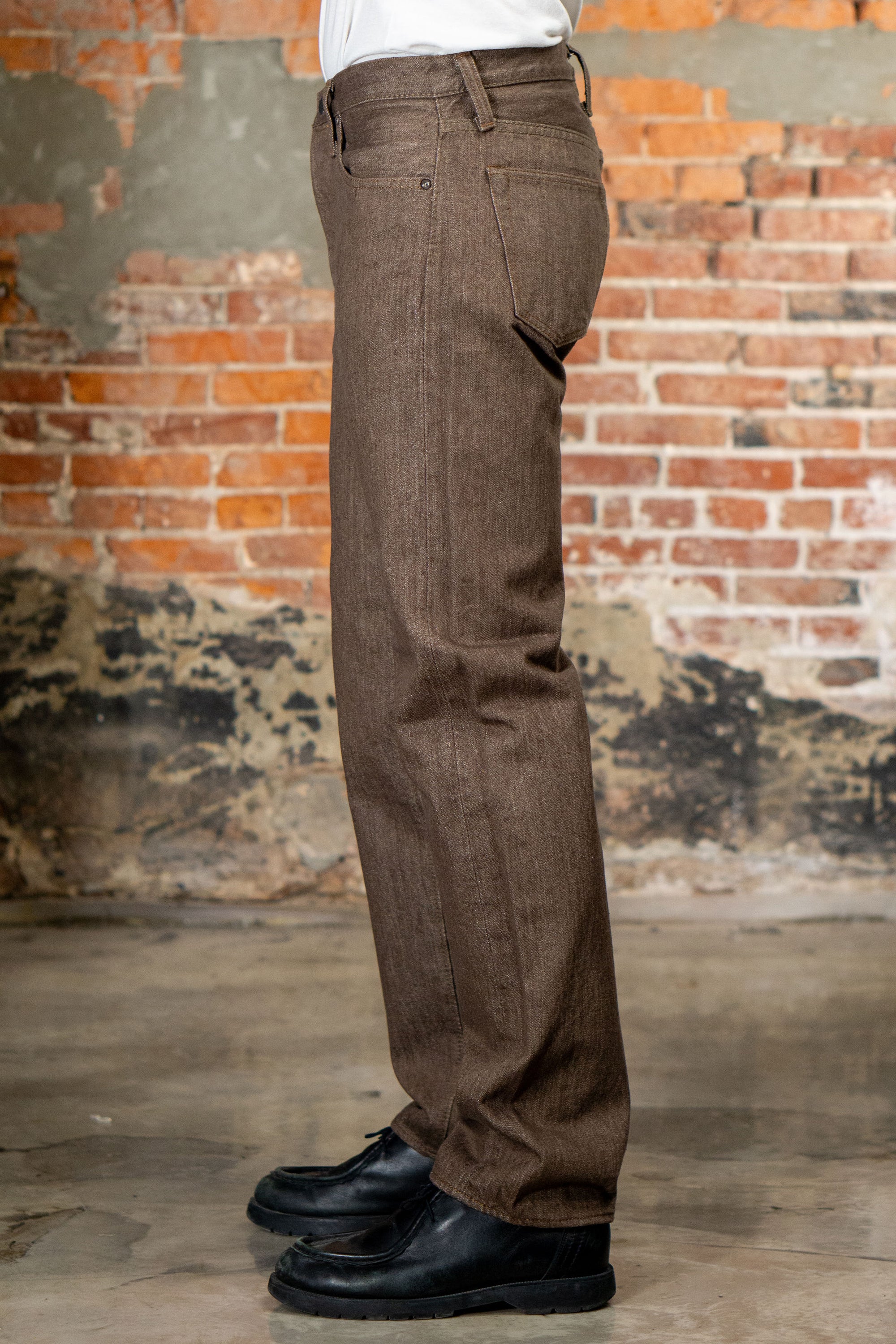 Pure Blue Japan BR-14oz-003 Regular Straight - 14oz Brown x White. on model side profile