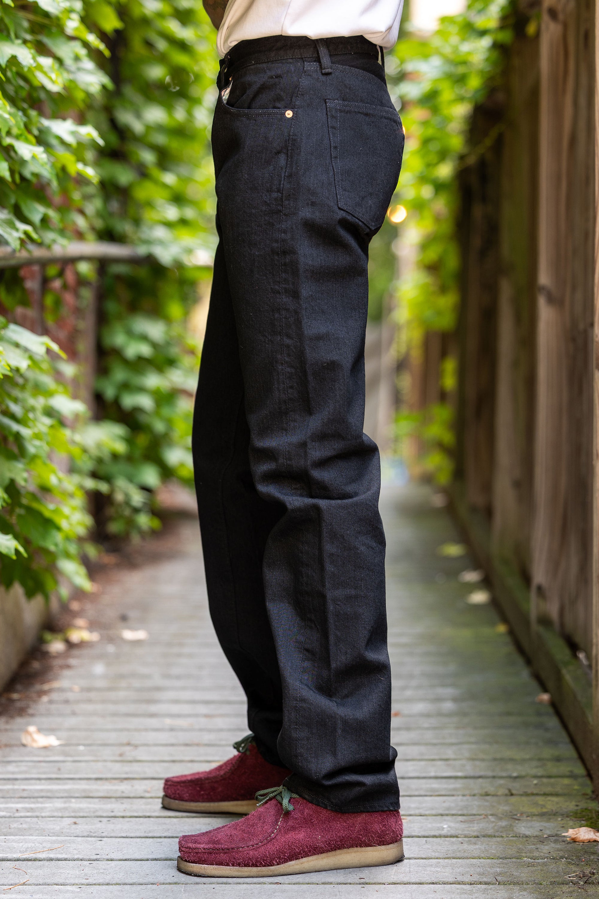 TCB Jeans Late S40's Jeans BK - 14oz Black Denim One Wash. on model side profile