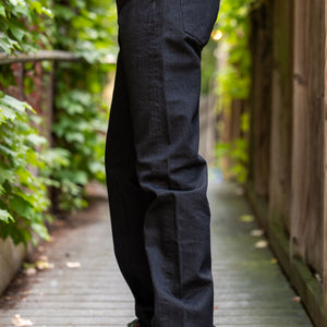 TCB Jeans Late S40's Jeans BK - 14oz Black Denim One Wash. on model side profile