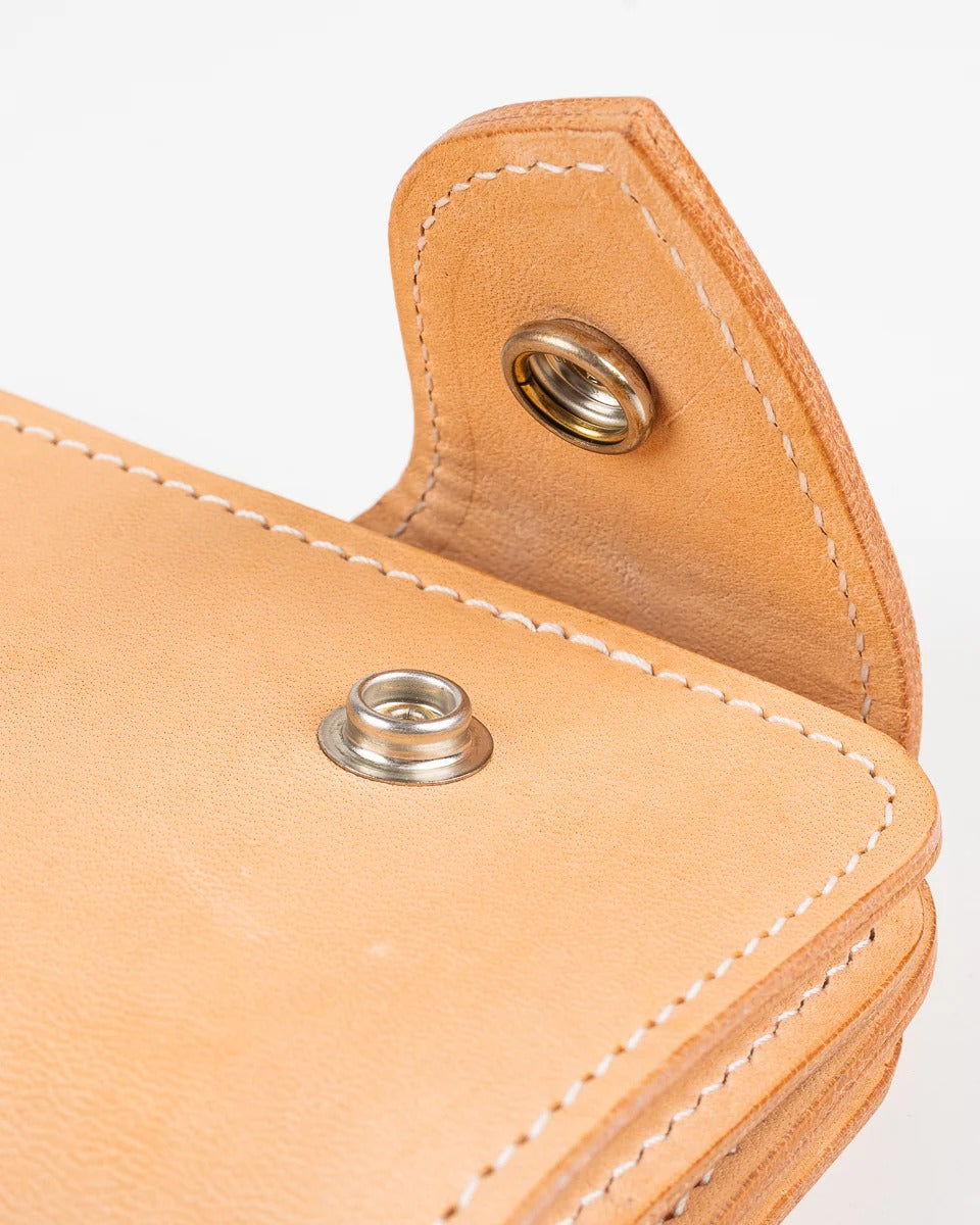 Obbi Good Label Brave Horsehide Condor Mid Wallet - Natural - Detail snap button closure unsnapped
