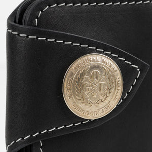 Obbi Good Label Brave Horsehide Condor Mid Wallet - Black - Detail of logo on outside of snap closure