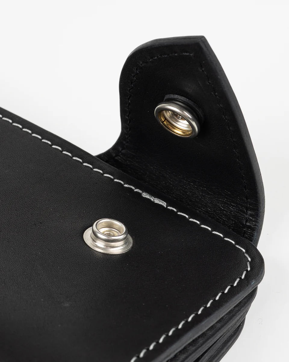 Obbi Good Label Brave Horsehide Condor Mid Wallet - Black - Detail of  snap closure unsnapped