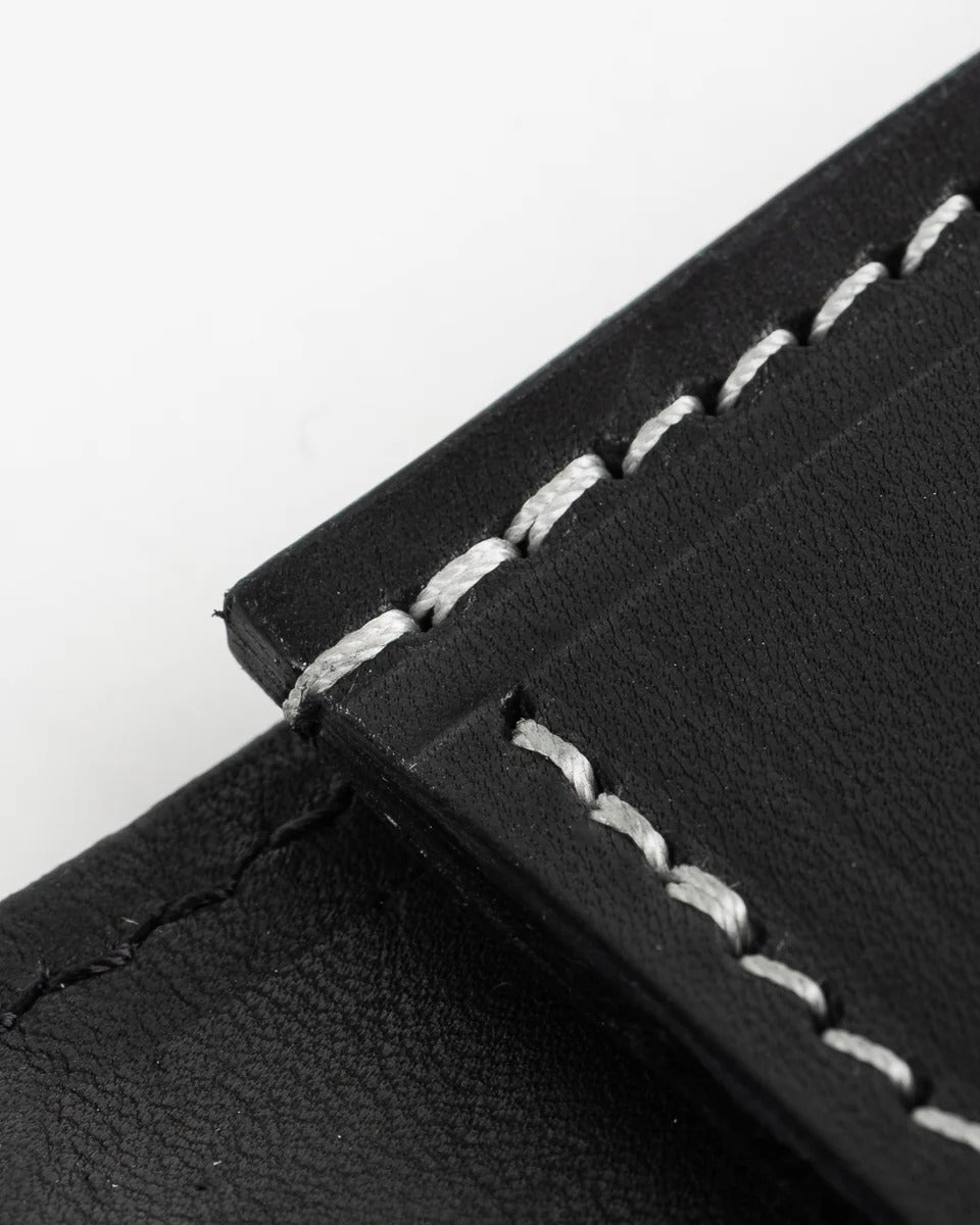 Obbi Good Label Brave Horsehide Condor Mid Wallet - Black - detail of white contrast stitching
