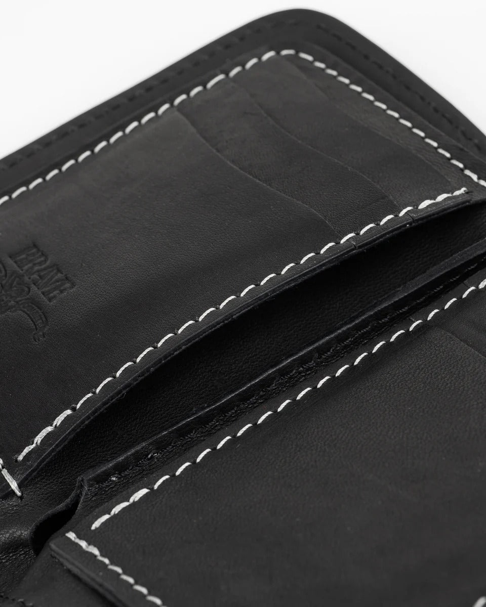Obbi Good Label Brave Horsehide Mid Wallet - Black - Detail on pocket and card slots