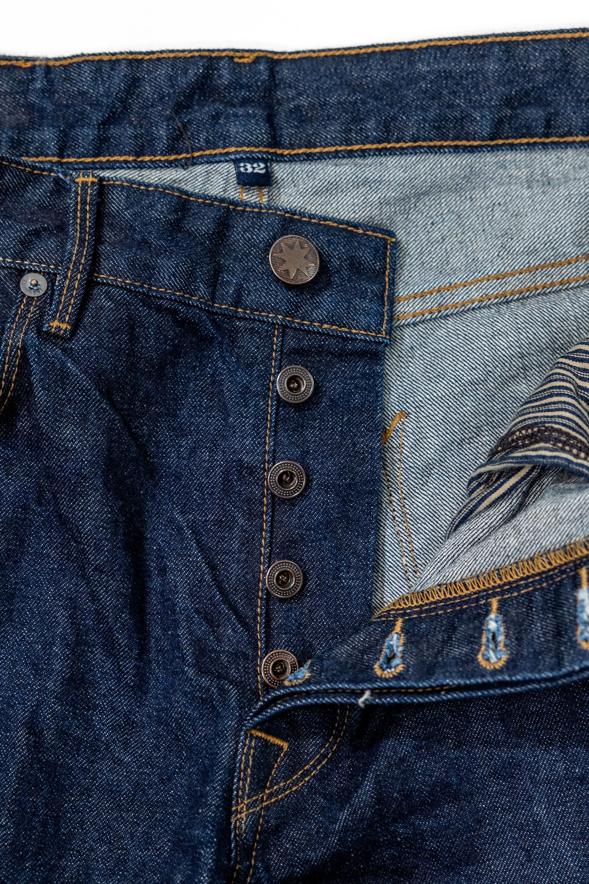 Freenote Cloth Belford - 14oz 50's Denim Rinsed. close up detail of button fly
