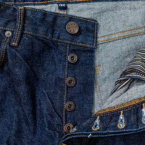 Freenote Cloth Belford - 14oz 50's Denim Rinsed. close up detail of button fly