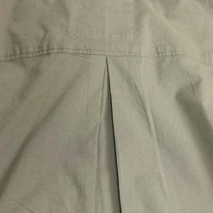 Hansen Garments Reidar Short Sleeve Shirt - Dry Oregano - product shot - back facing - white background - detail of back collar 