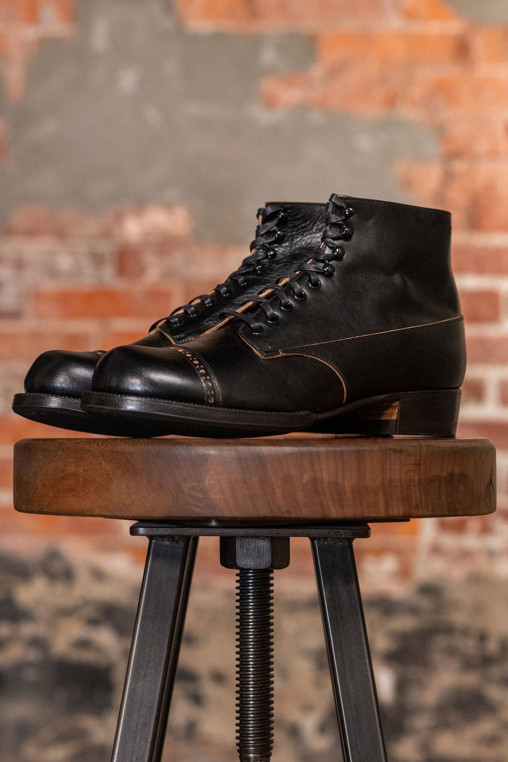 The 2 Monkeys Vaudeville - Black Horsehide