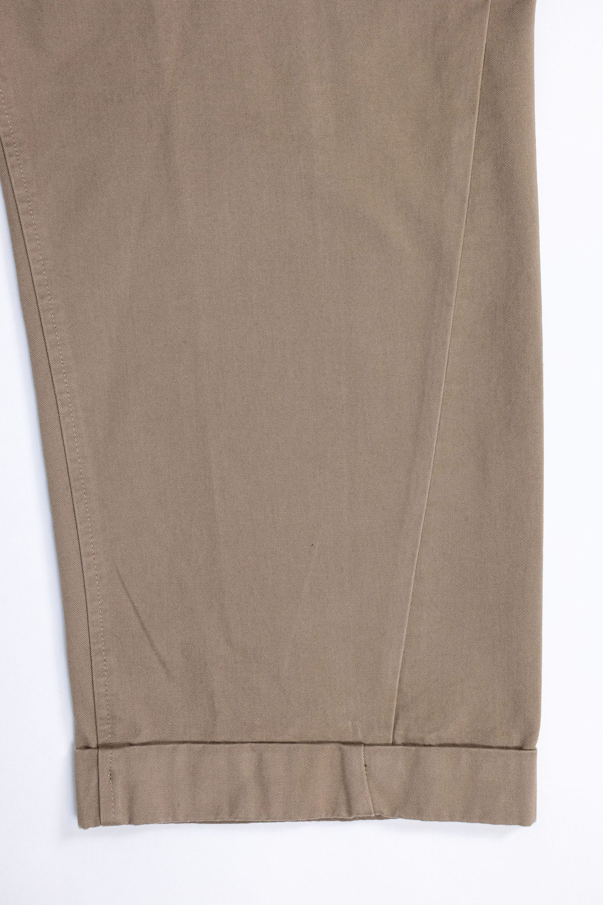 Hansen Garments Bobby Wide Pleated Trousers - Beige - product shot - white background - detail of pants  leg