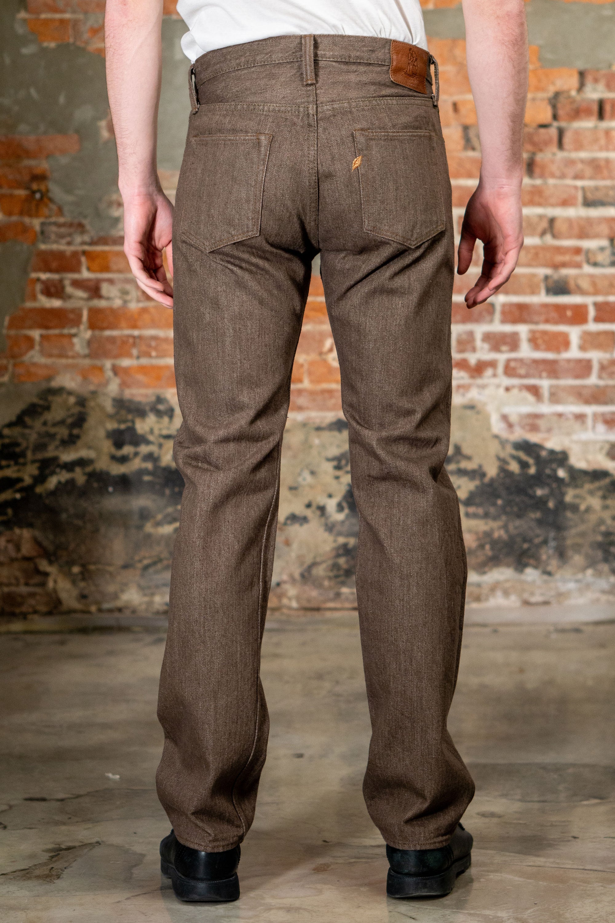 Pure Blue Japan BR-14oz-003 Regular Straight - 14oz Brown x White. on model back profile