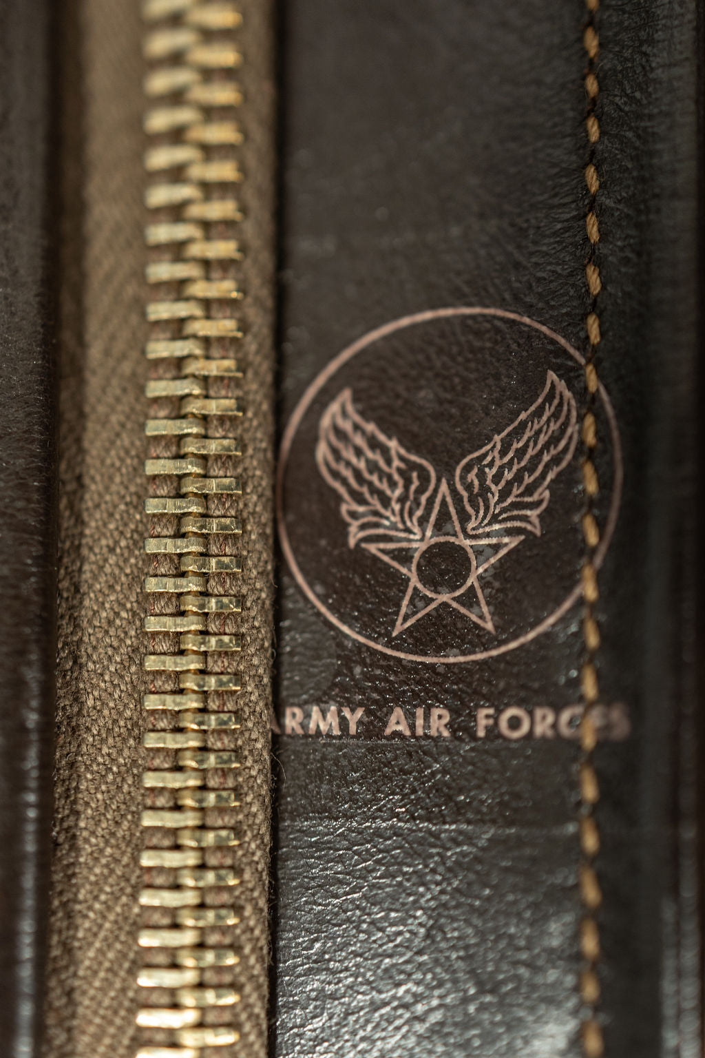 Buzz Rickson's BR80669 Type A-2 - Close-up on placket "Army Air Forces" print