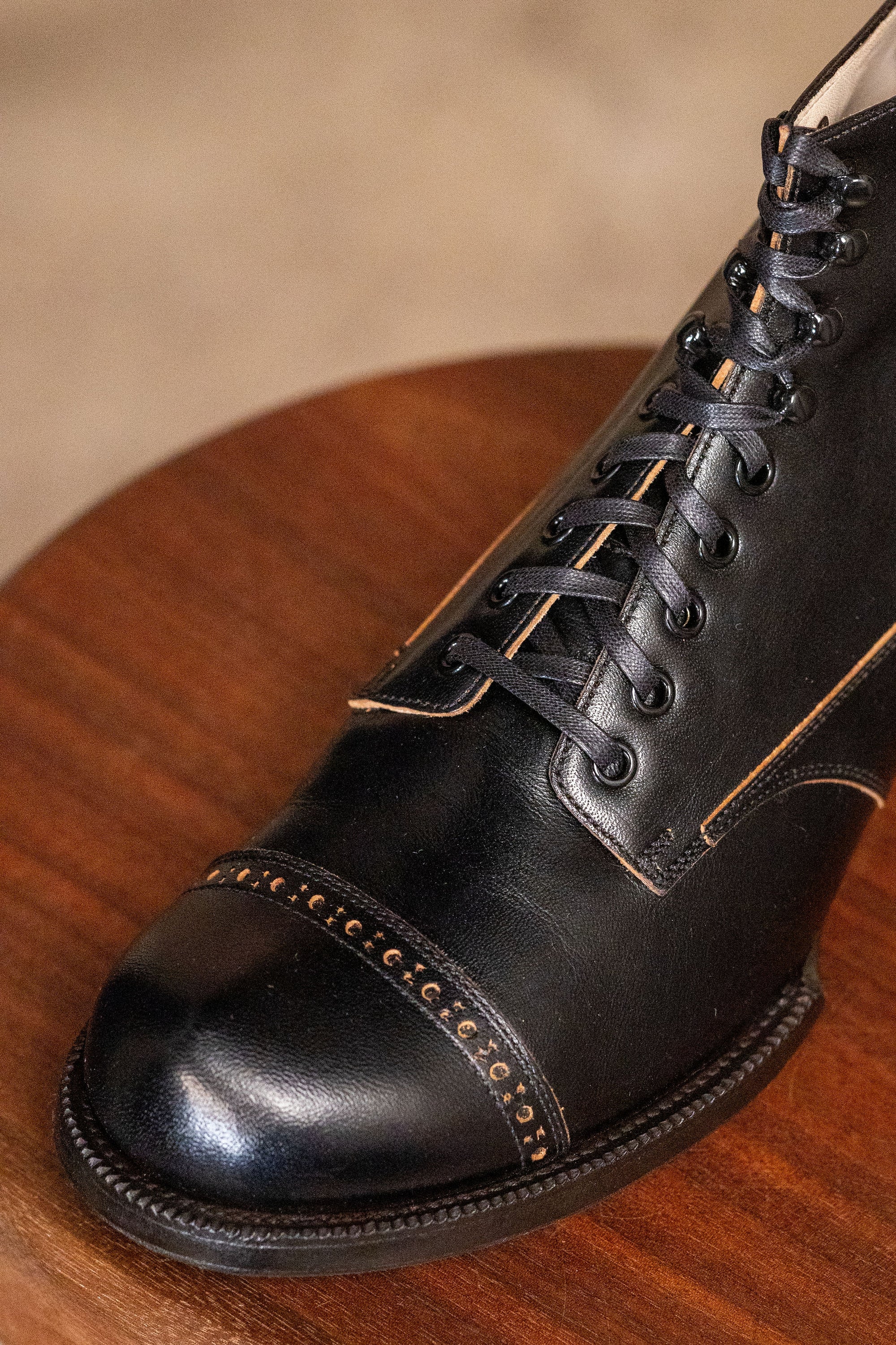 The 2 Monkeys Vaudeville - Black Horsehide