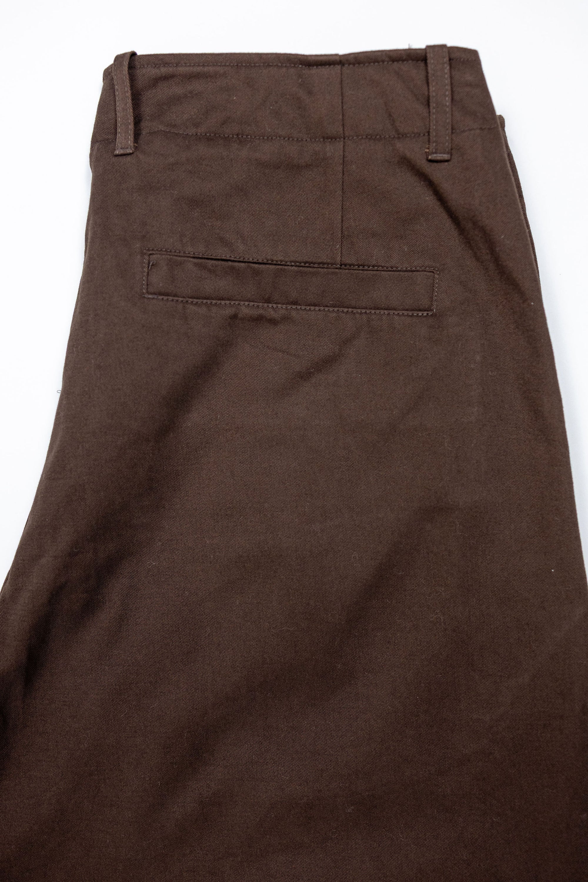 Hansen Garments Bobby Wide Pleated Trousers - Chestnut - product shot - back facing - white background - detail of pants pocket