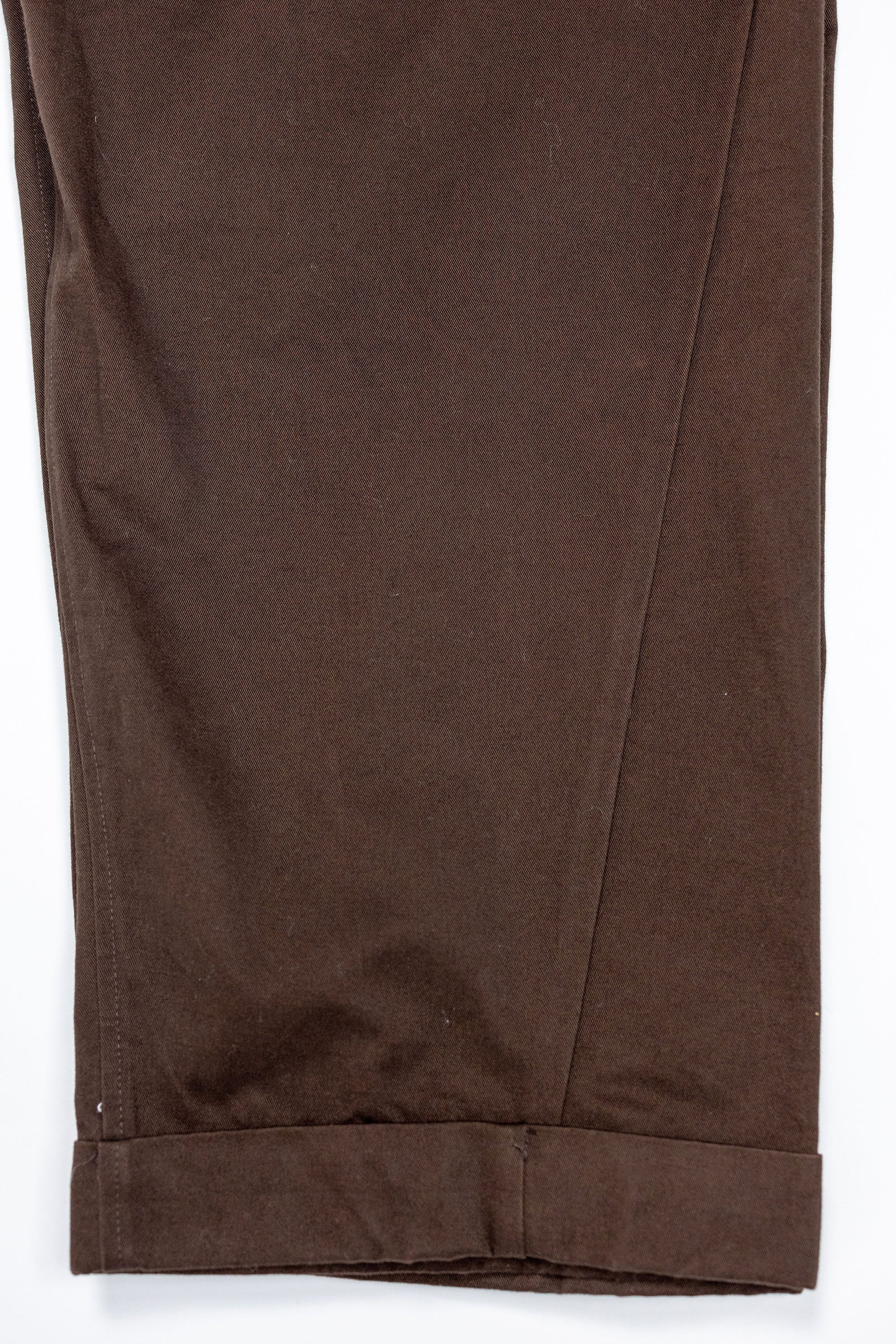 Hansen Garments Bobby Wide Pleated Trousers - Chestnut - product shot - white background - detail of pants leg