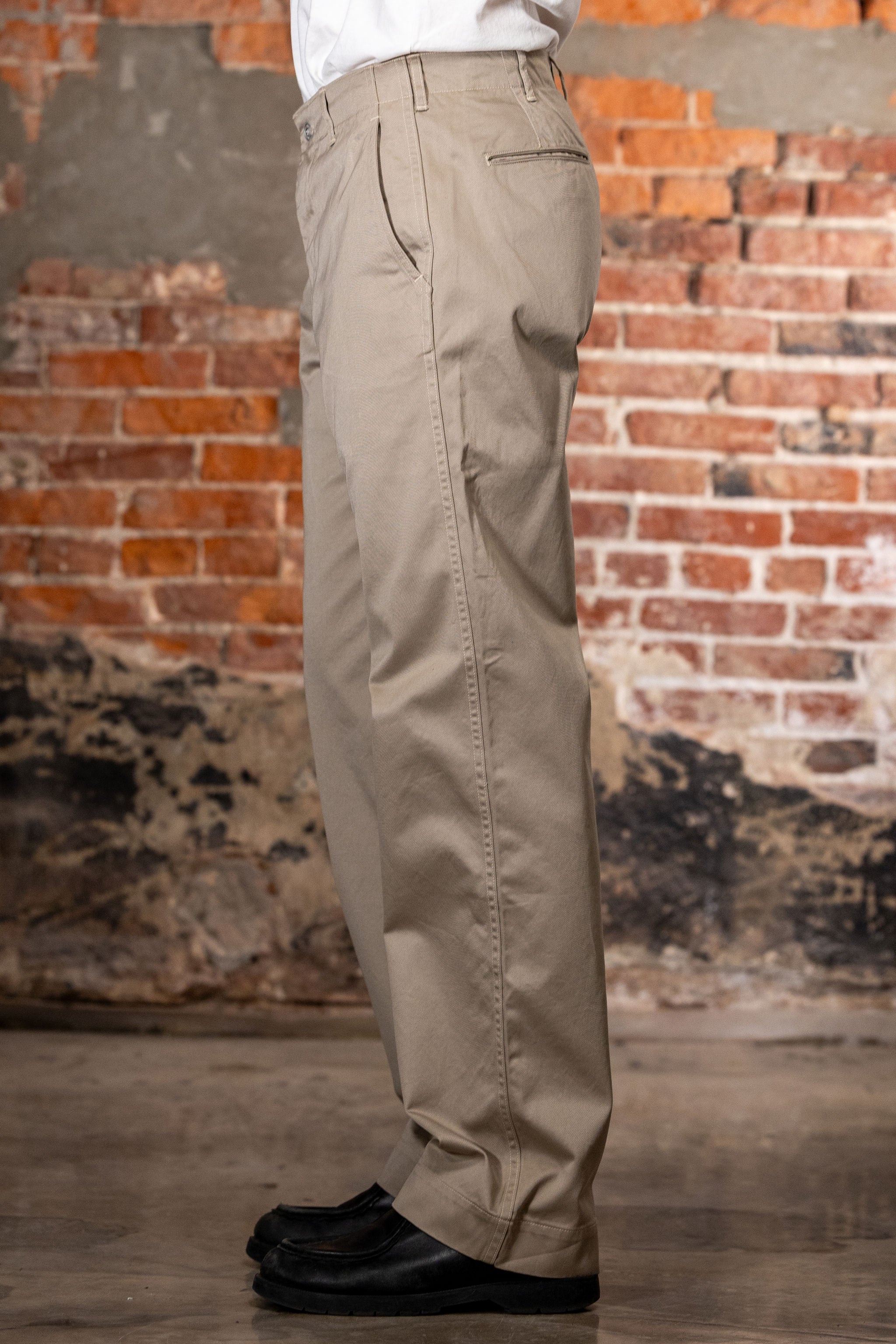 TCB Jeans Stay Gold Chino - 41 Khaki. on model side profile