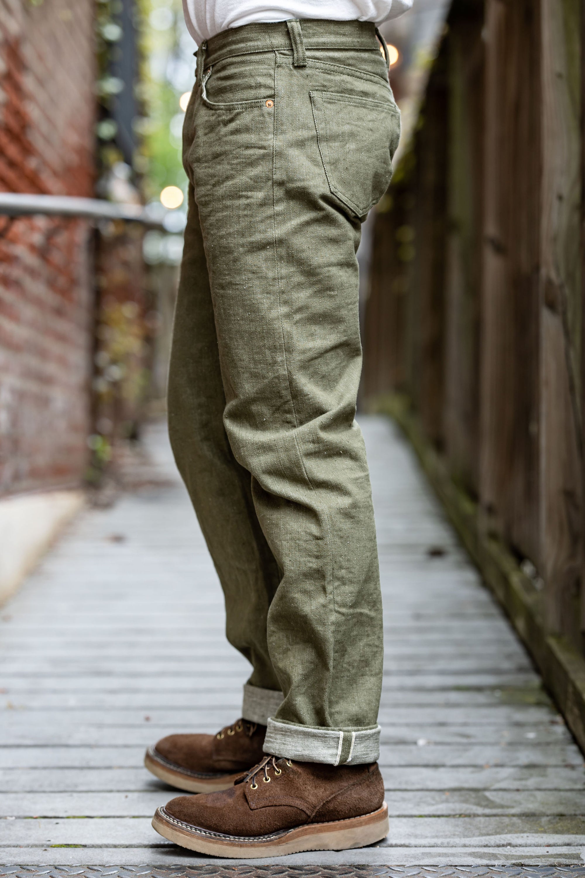 Samurai S0170GNX 17oz Uguisu Denim - Straight Tapered - model side