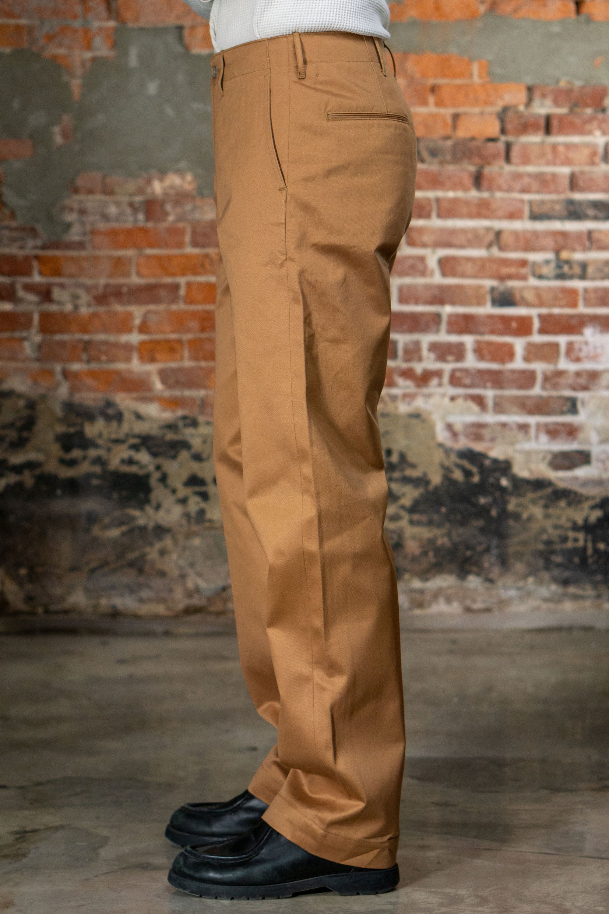 Buzz Rickson's M43035 Early Military Chinos 1945 Model in Camel - On-model, facing side