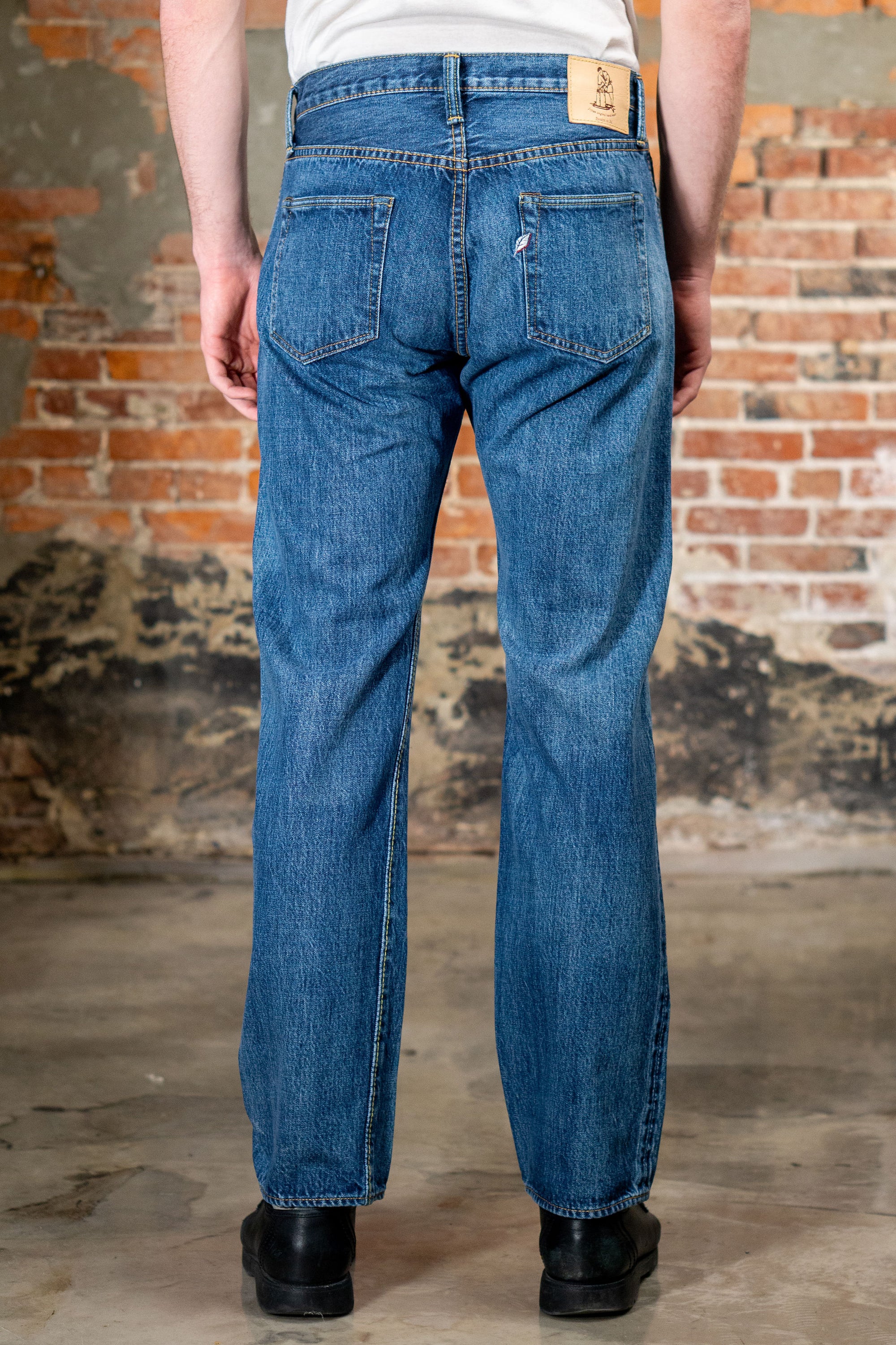 Pure Blue Japan USED-003-ID Regular Straight - 14oz Natural Used Wash Indigo x White. on model back profile