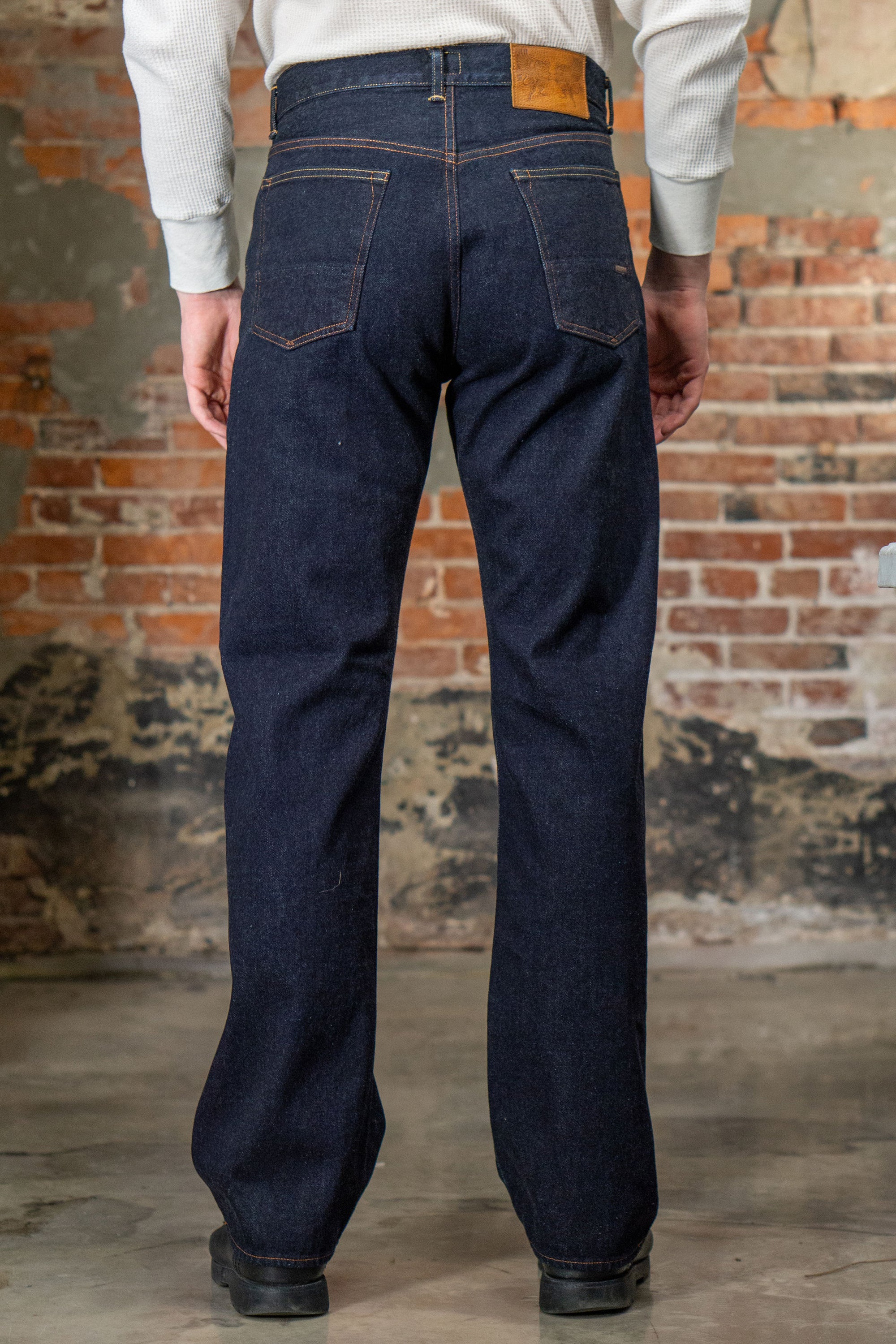 Indigofera Kirk No.9 14oz - Indigo - model back