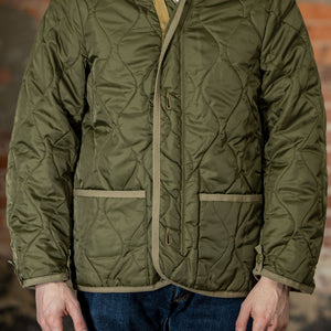 Buzz Rickson's BR15754 Type M-65 Liner in Olive - On model, facing front