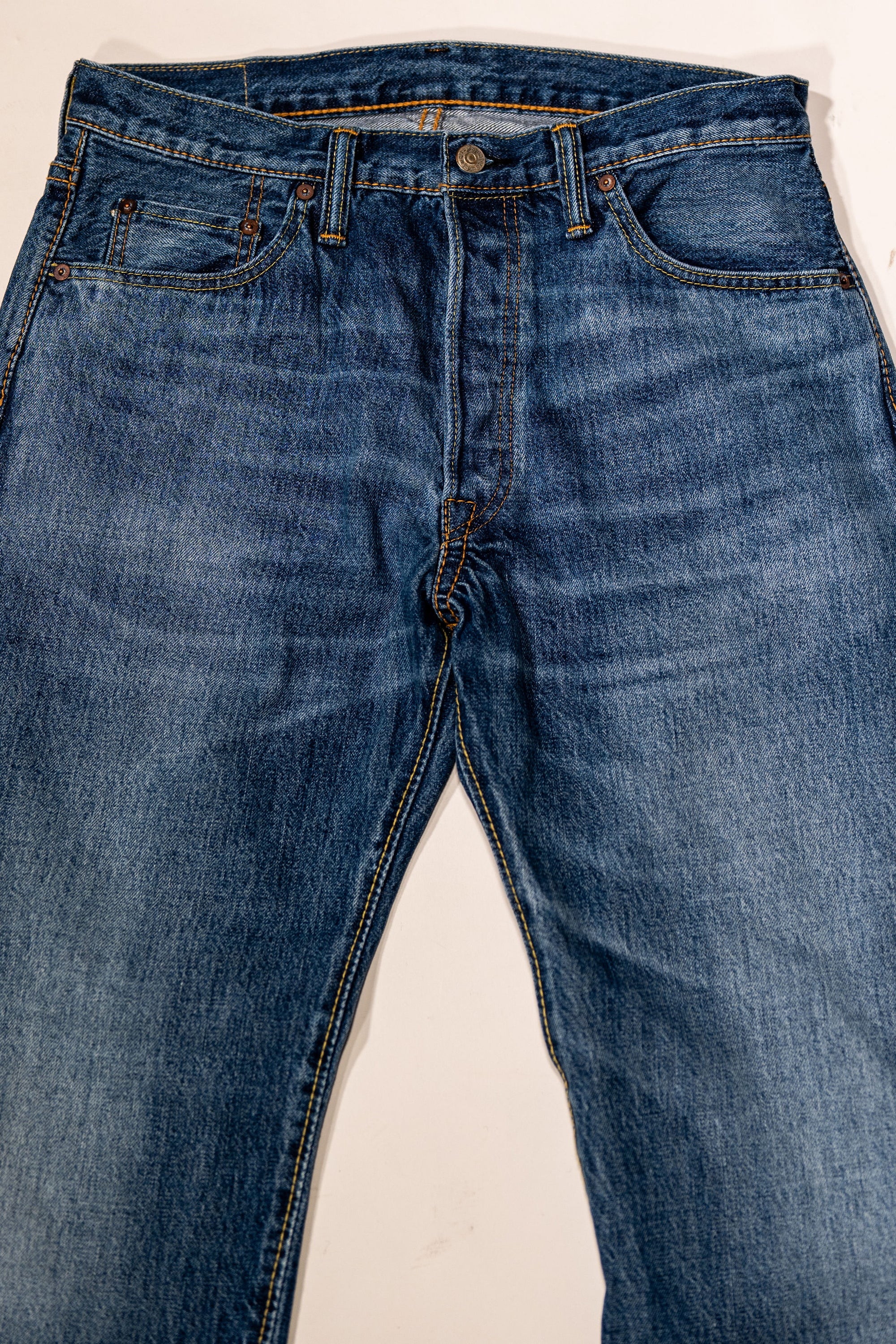Pure Blue Japan USED-003-ID Regular Straight - 14oz Natural Used Wash Indigo x White. laid on back
