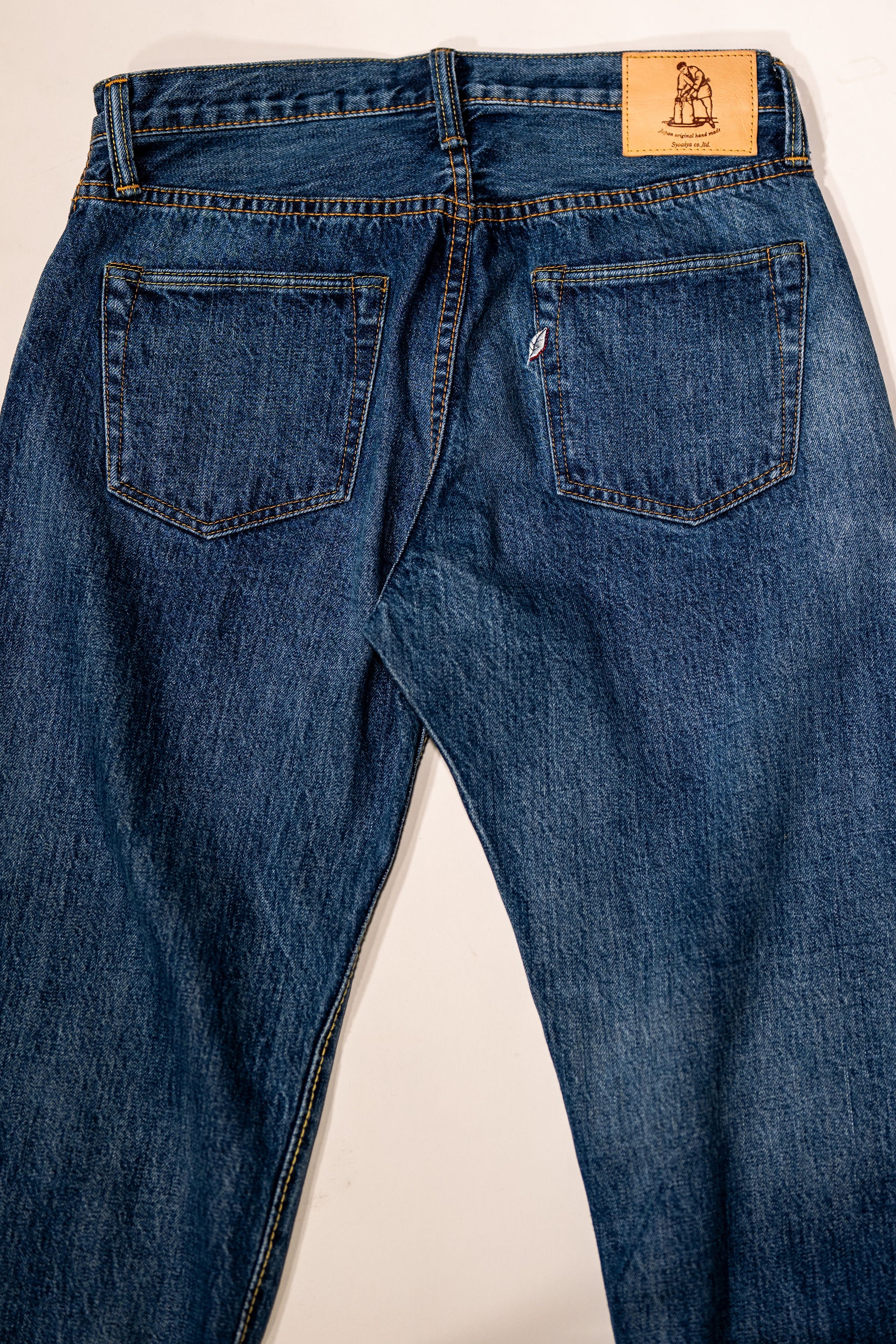 Pure Blue Japan USED-003-ID Regular Straight - 14oz Natural Used Wash Indigo x White. laid on front