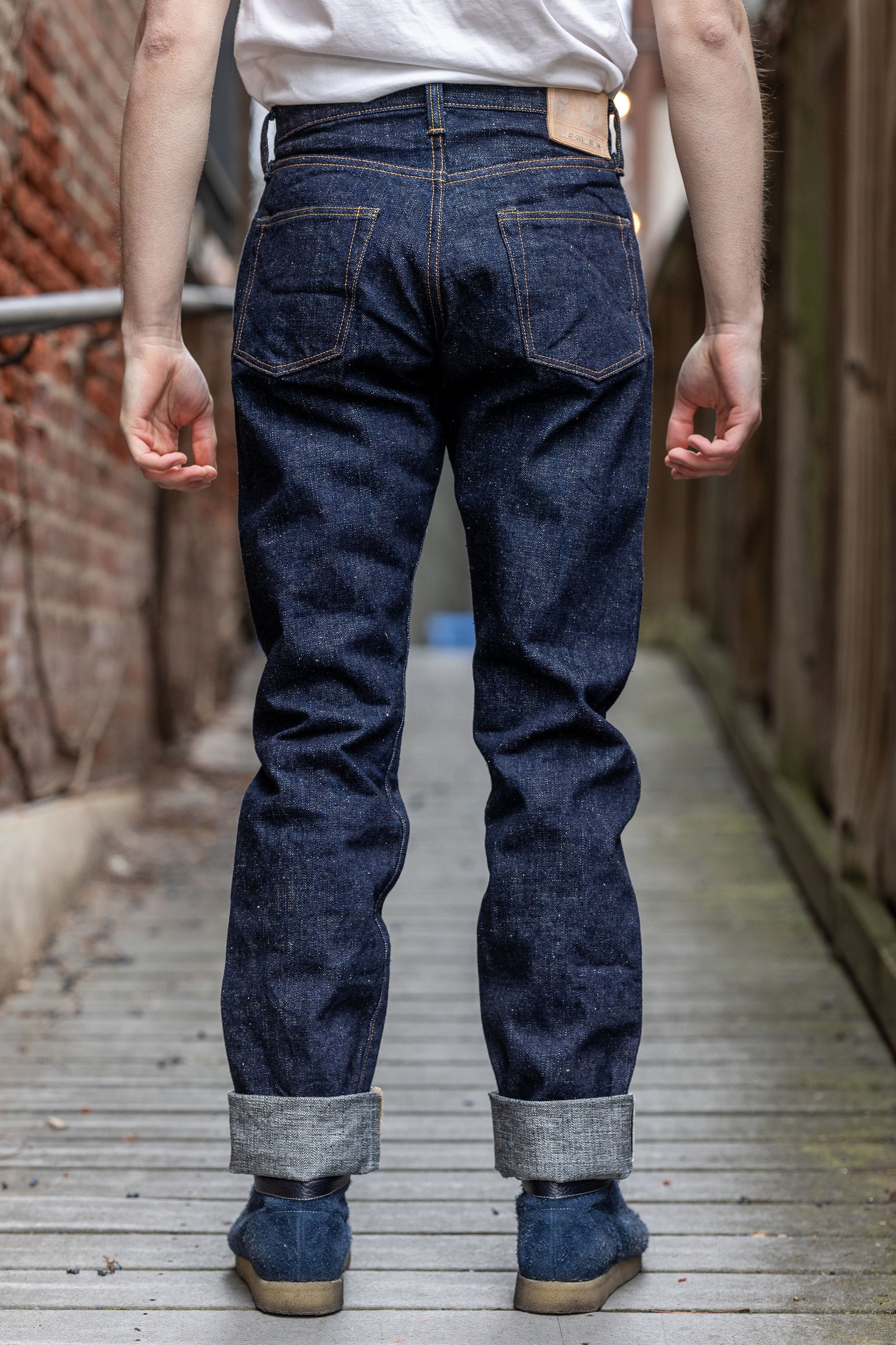 Samurai S211VX Benkei Relaxed Tapered Denim - 17oz Bushido Denim - Model Back