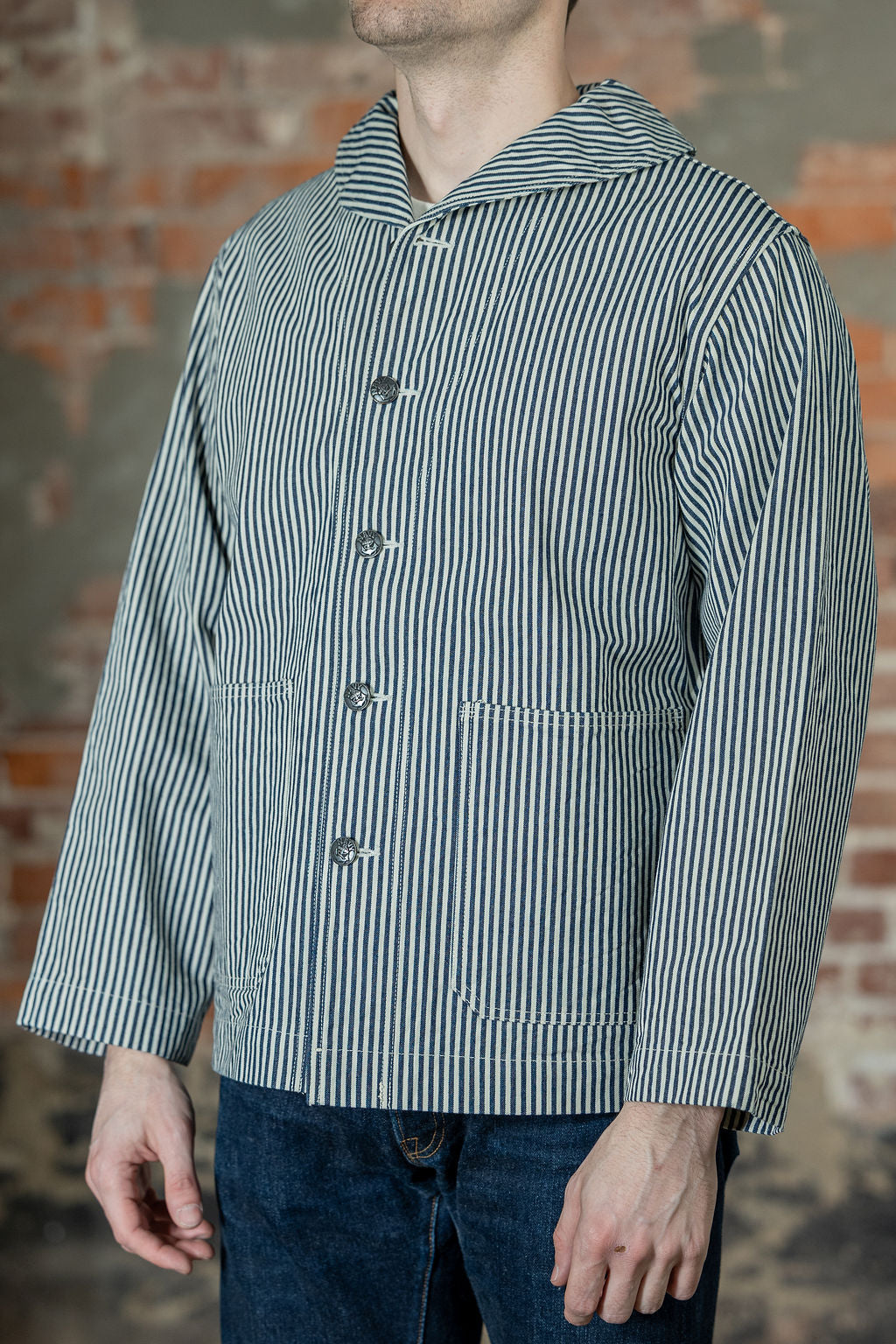 Buzz Rickson's BR15303 US Navy WWⅡ striped Utility Hickory Jacket - On model, facing side