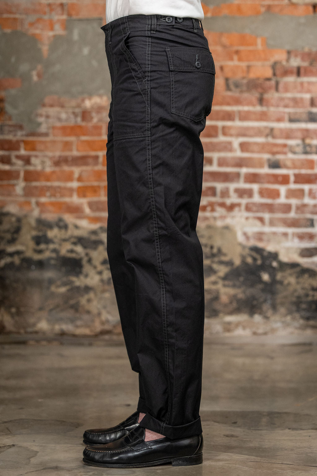 Iron Heart IH-745-BLK 4oz Cotton/Nylon Baker Pants - Black. on model side profile