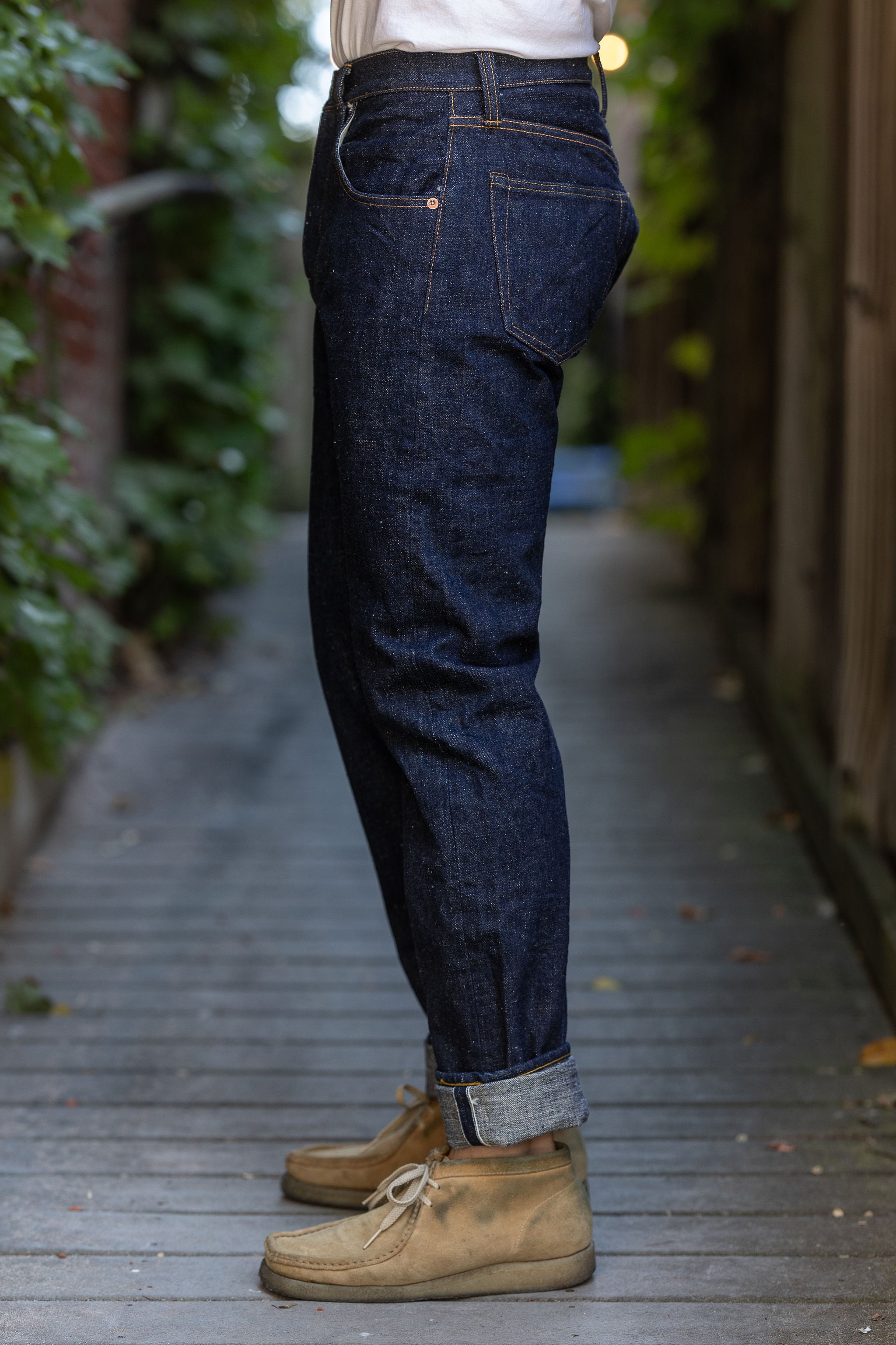 Samurai S211AX Ai Benkei - 18oz Natural Indigo Relaxed Tapered Denim - model side