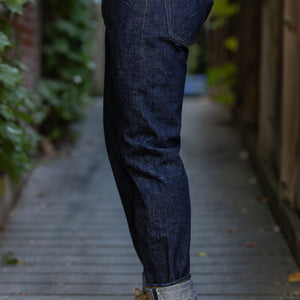 Samurai S211AX Ai Benkei - 18oz Natural Indigo Relaxed Tapered Denim - model side