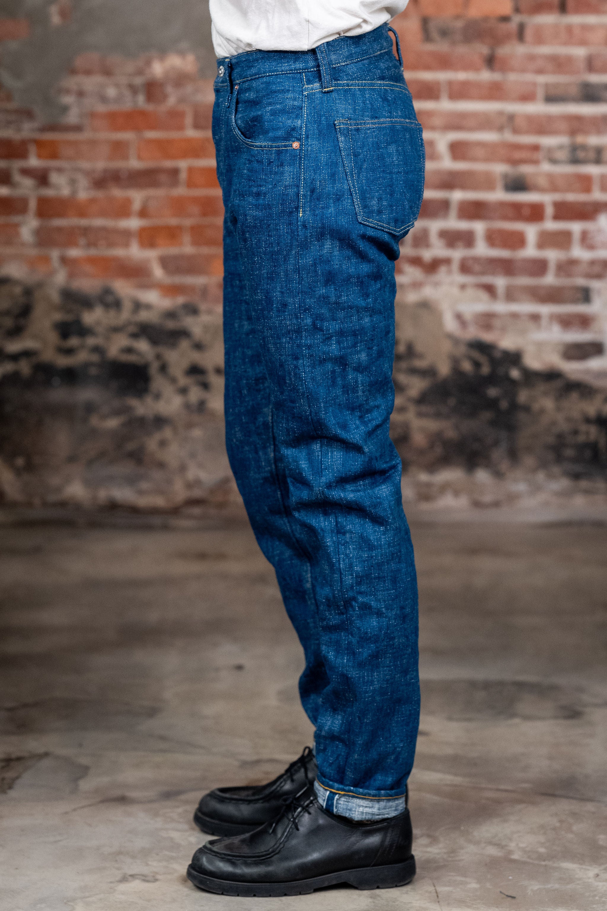 Samurai S211XX17oz-SLB Relax Tapered Jeans - "Murakumo" 17oz Slub - Side View Model