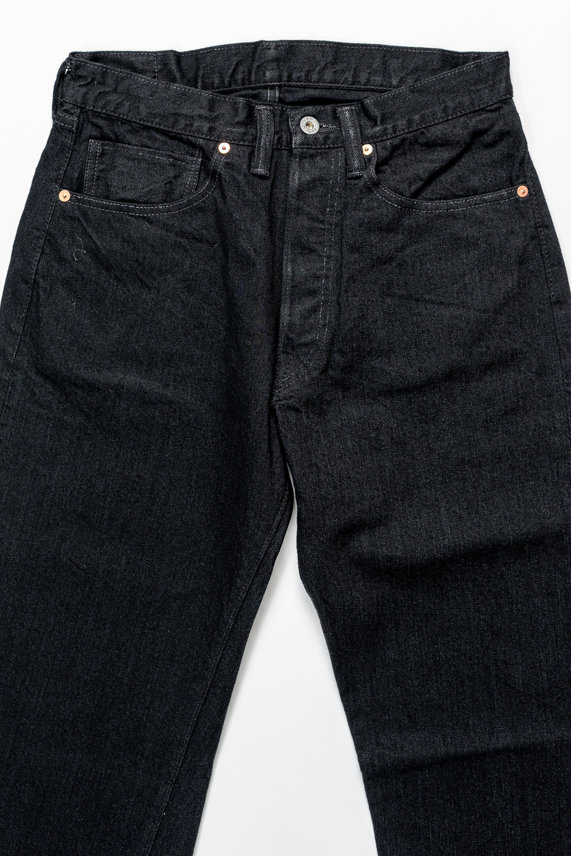 TCB Jeans Late S40's Jeans BK - 14oz Black Denim One Wash. laid on back