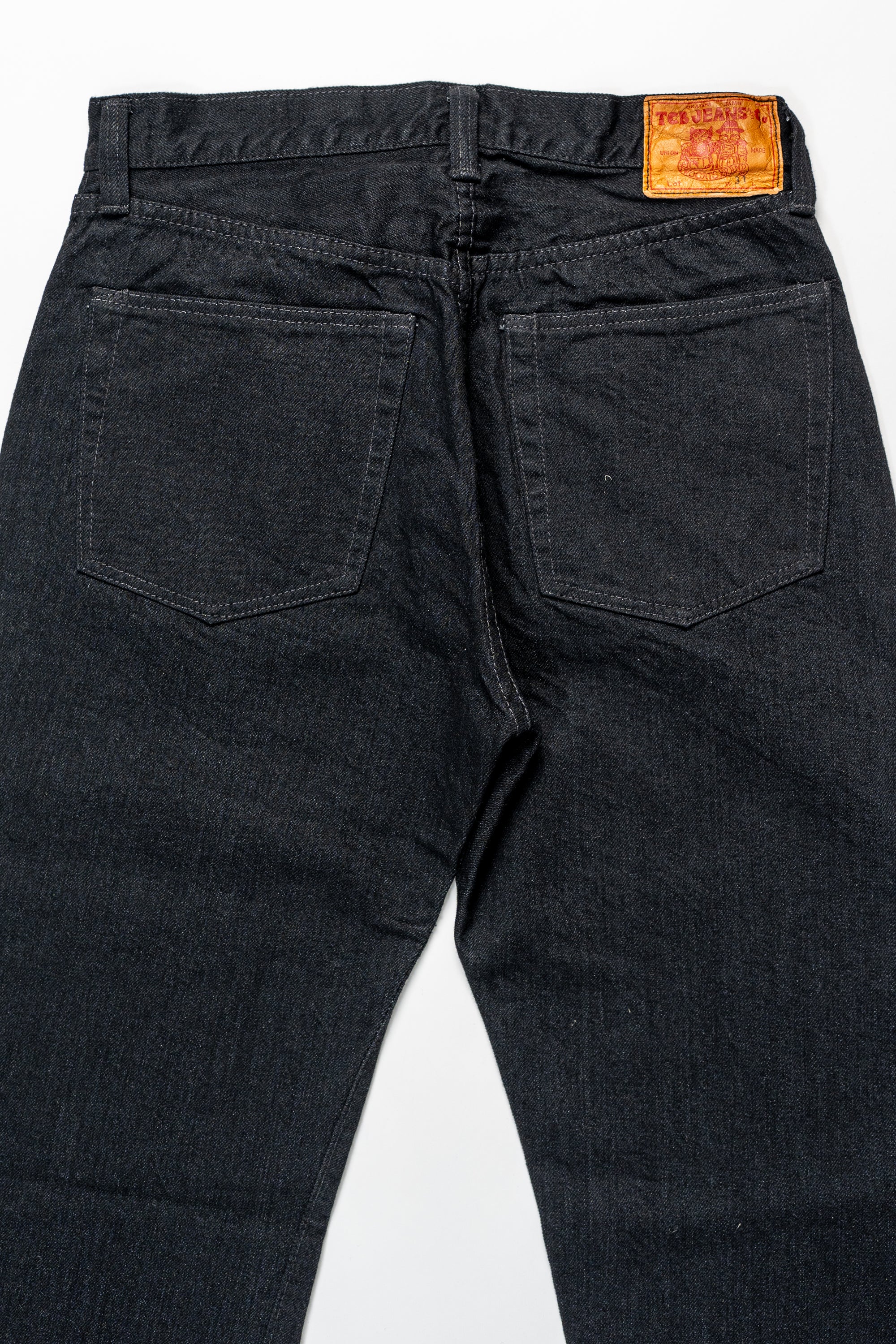 TCB Jeans Late S40's Jeans BK - 14oz Black Denim One Wash. laid on front