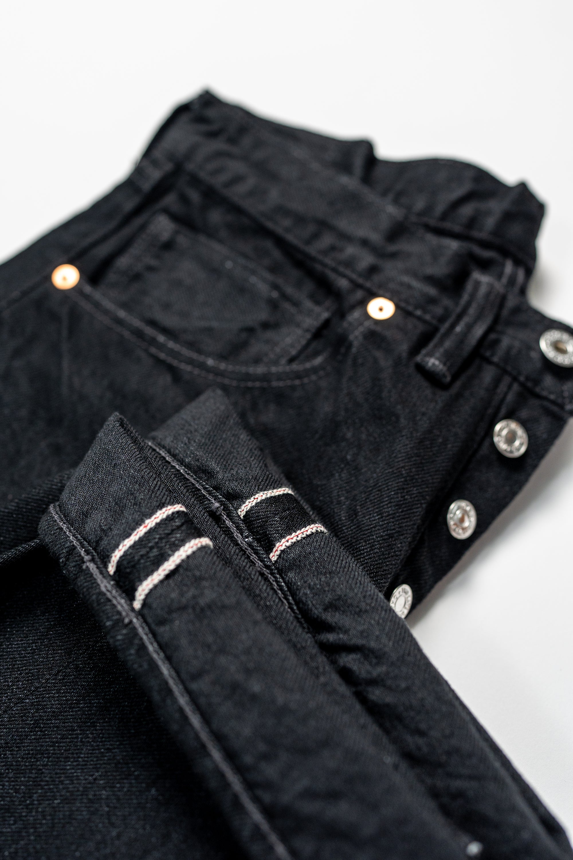 TCB Jeans Late S40's Jeans BK - 14oz Black Denim One Wash. laid flat with close up of cuff
