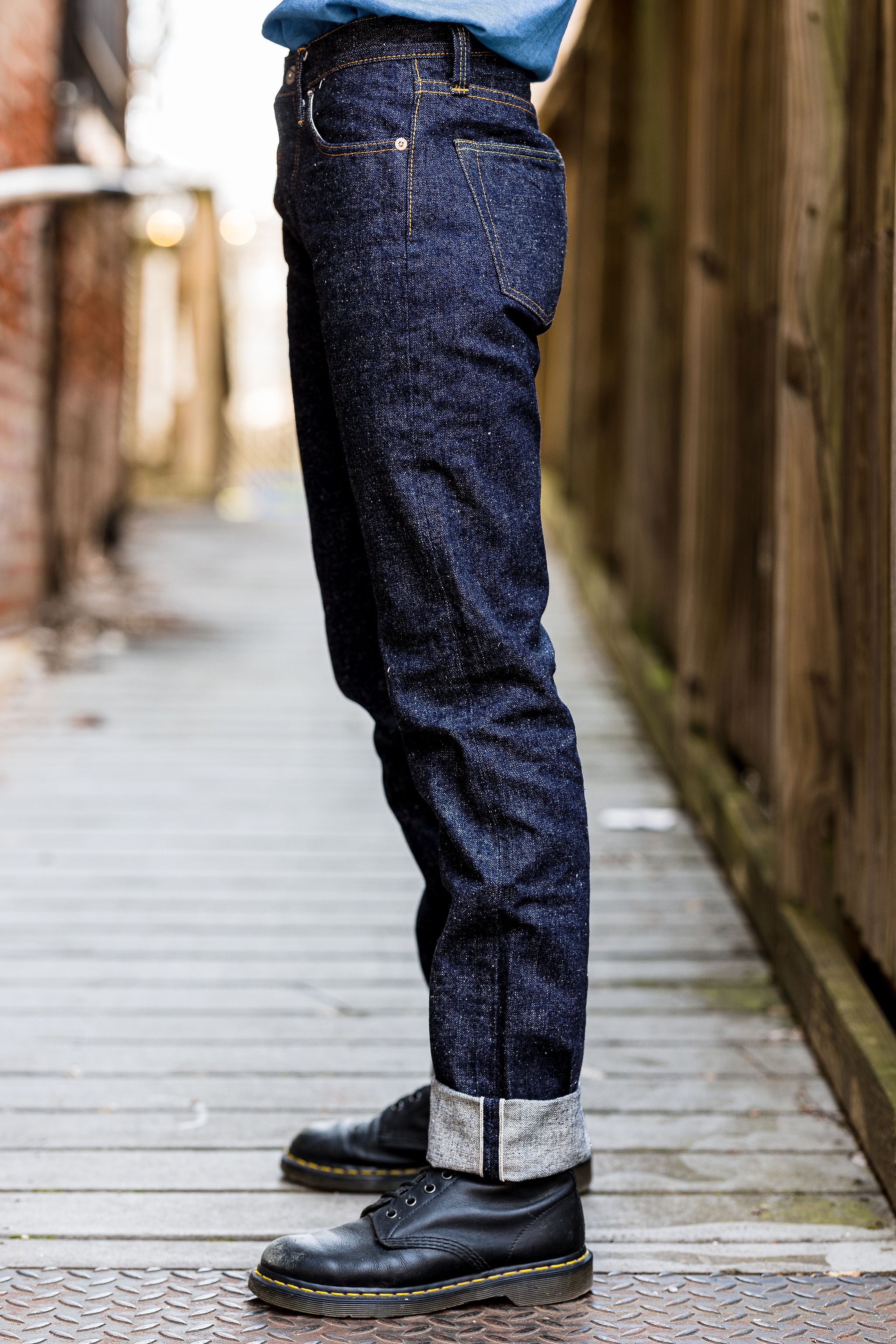 Samurai S0511XXII 15oz Otokogi Selvedge Slim Tapered - model side