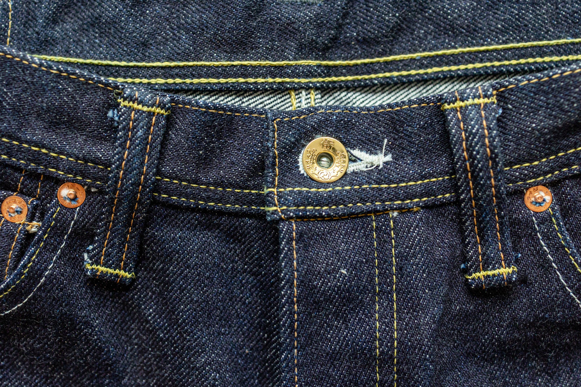 Samurai S5000VX25oz-TM 25oz Limited "Saigoku Musou" Model Straight Fit - top button detail